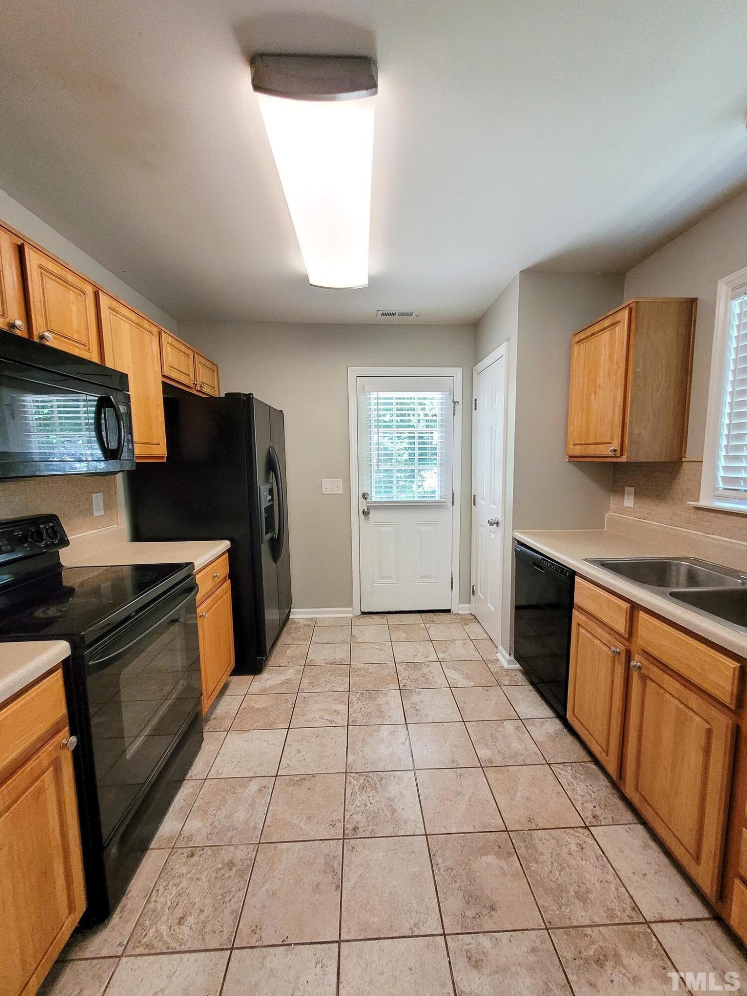539 N Taylor Street Property Photo 6