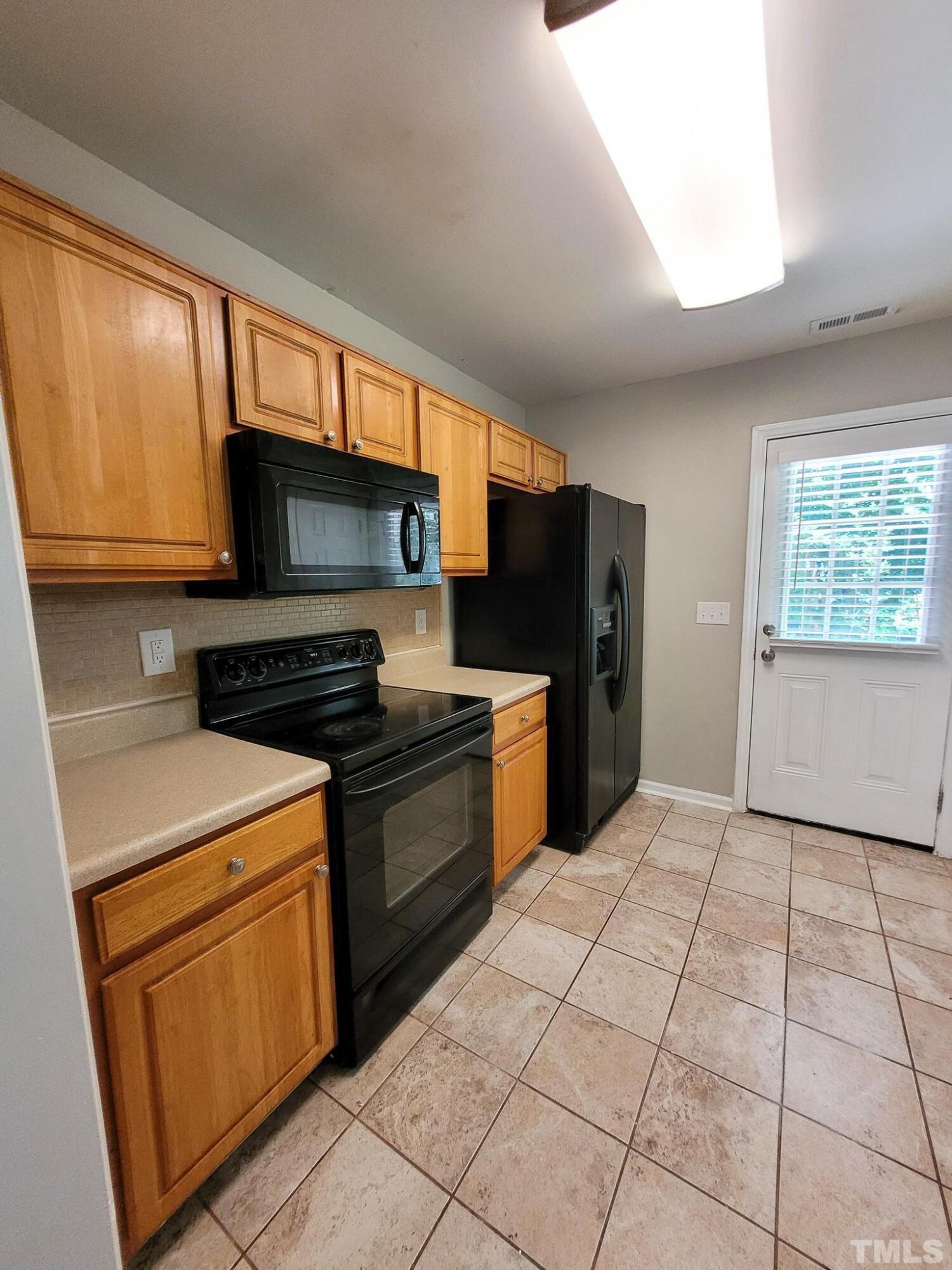 539 N Taylor Street Property Photo 7