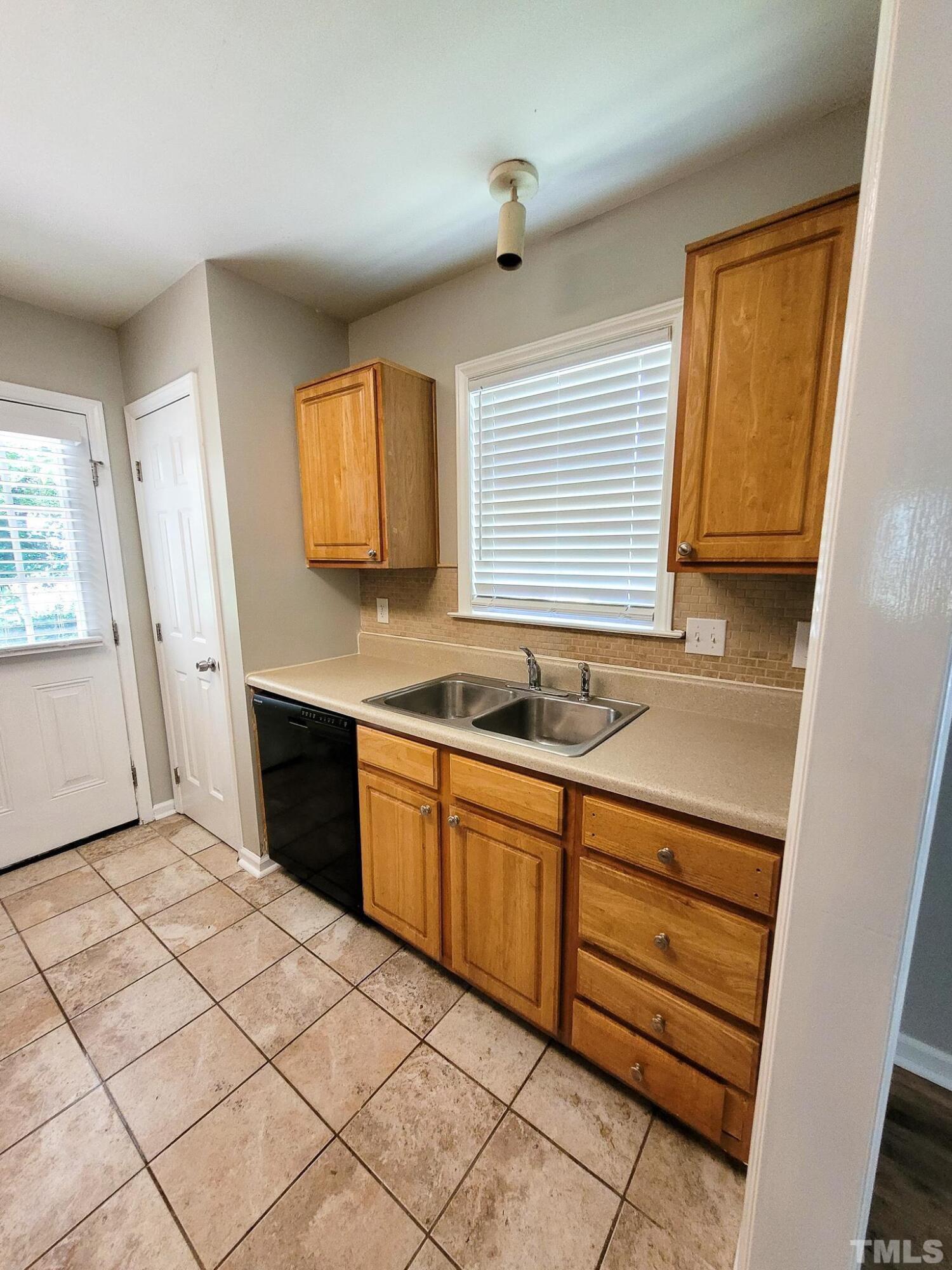 539 N Taylor Street Property Photo 8