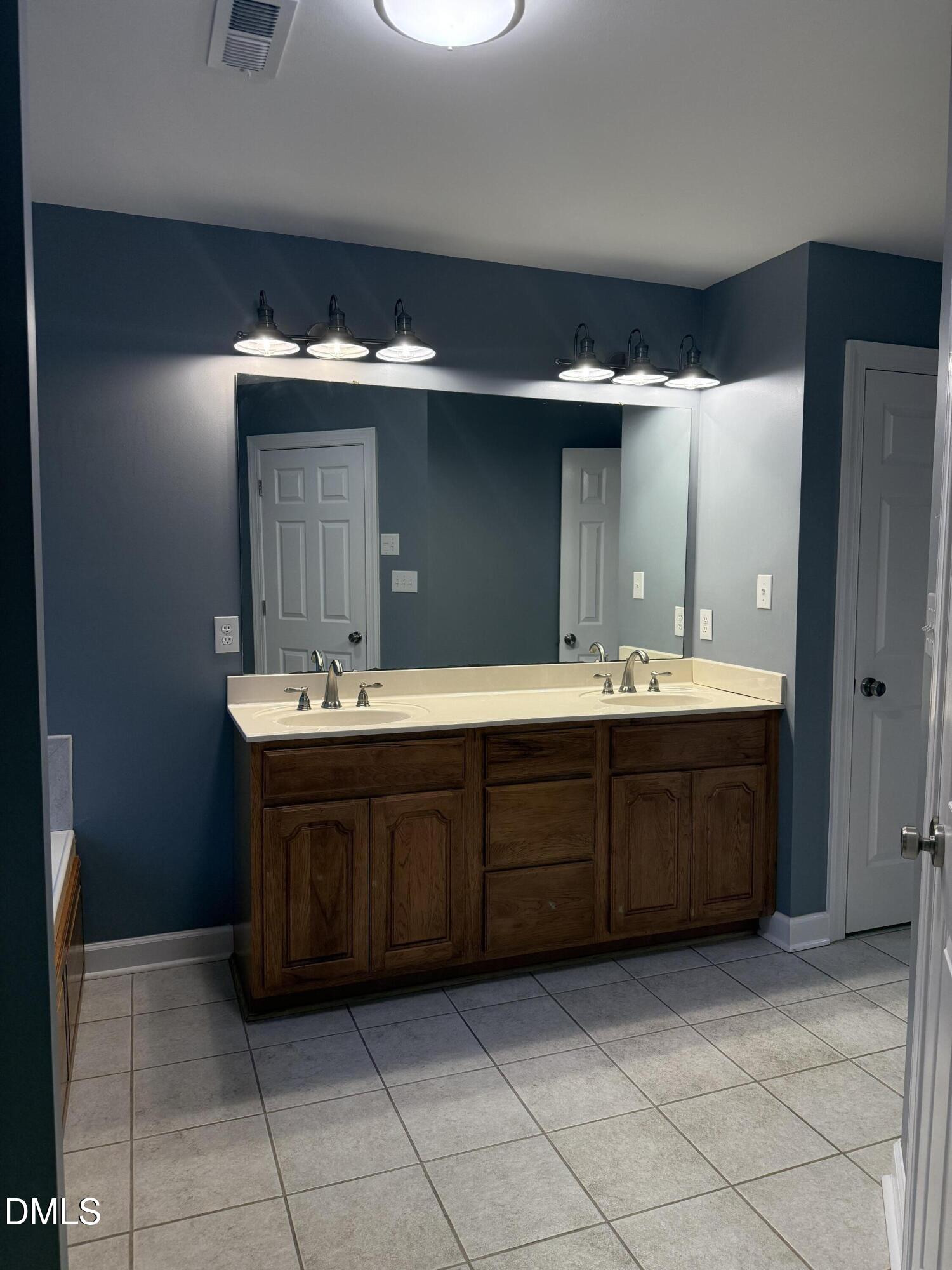 1201 Torchlight Way Property Photo 20