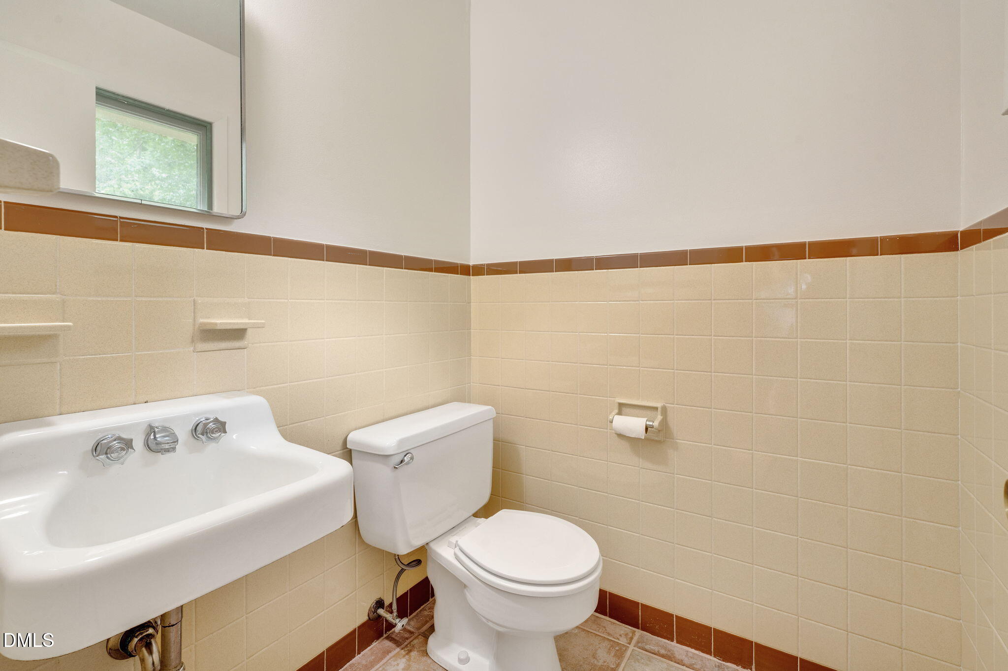 321 Clarendon Crescent Property Photo 15