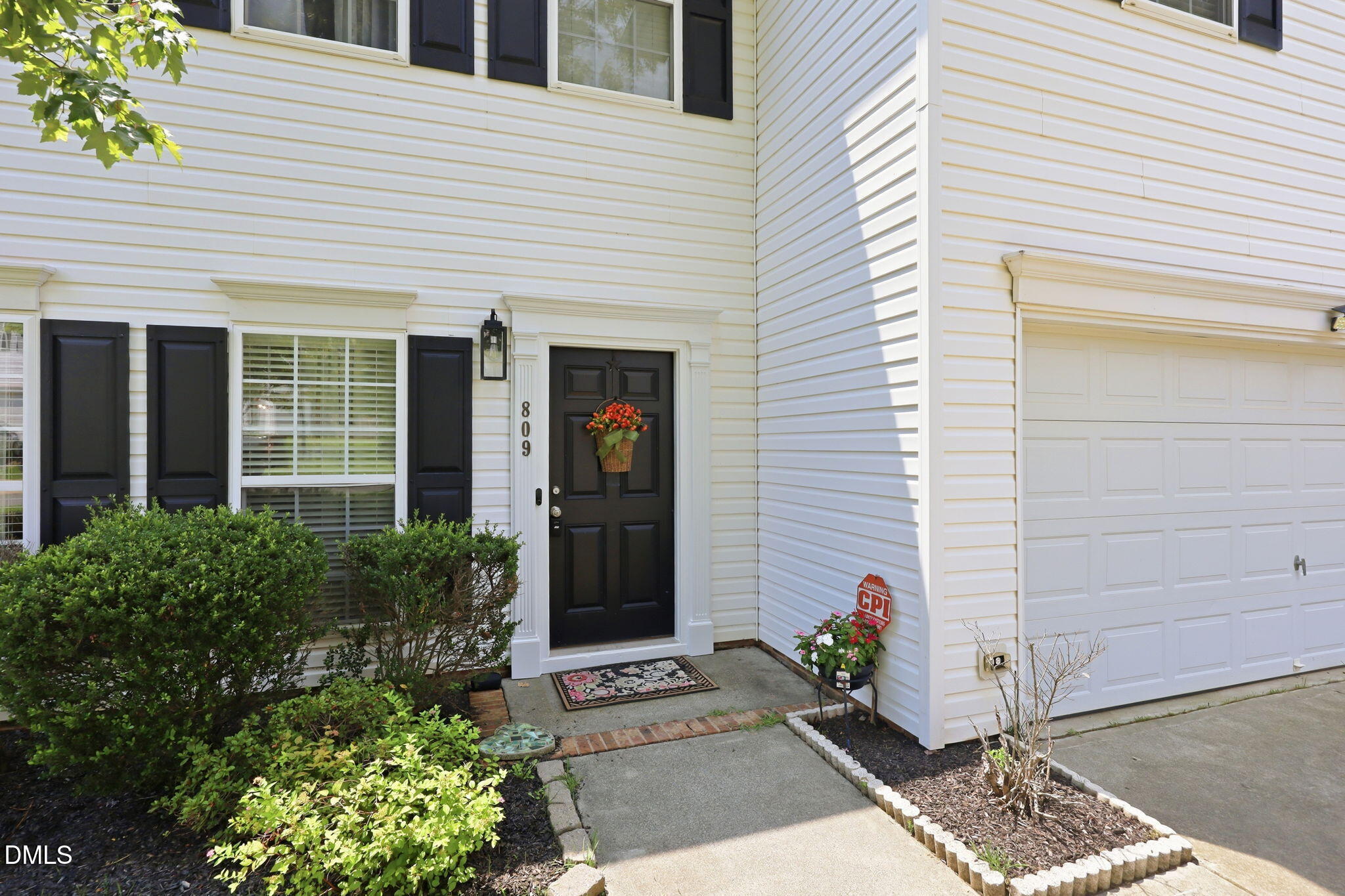 809 Stackhurst Way Property Photo 4