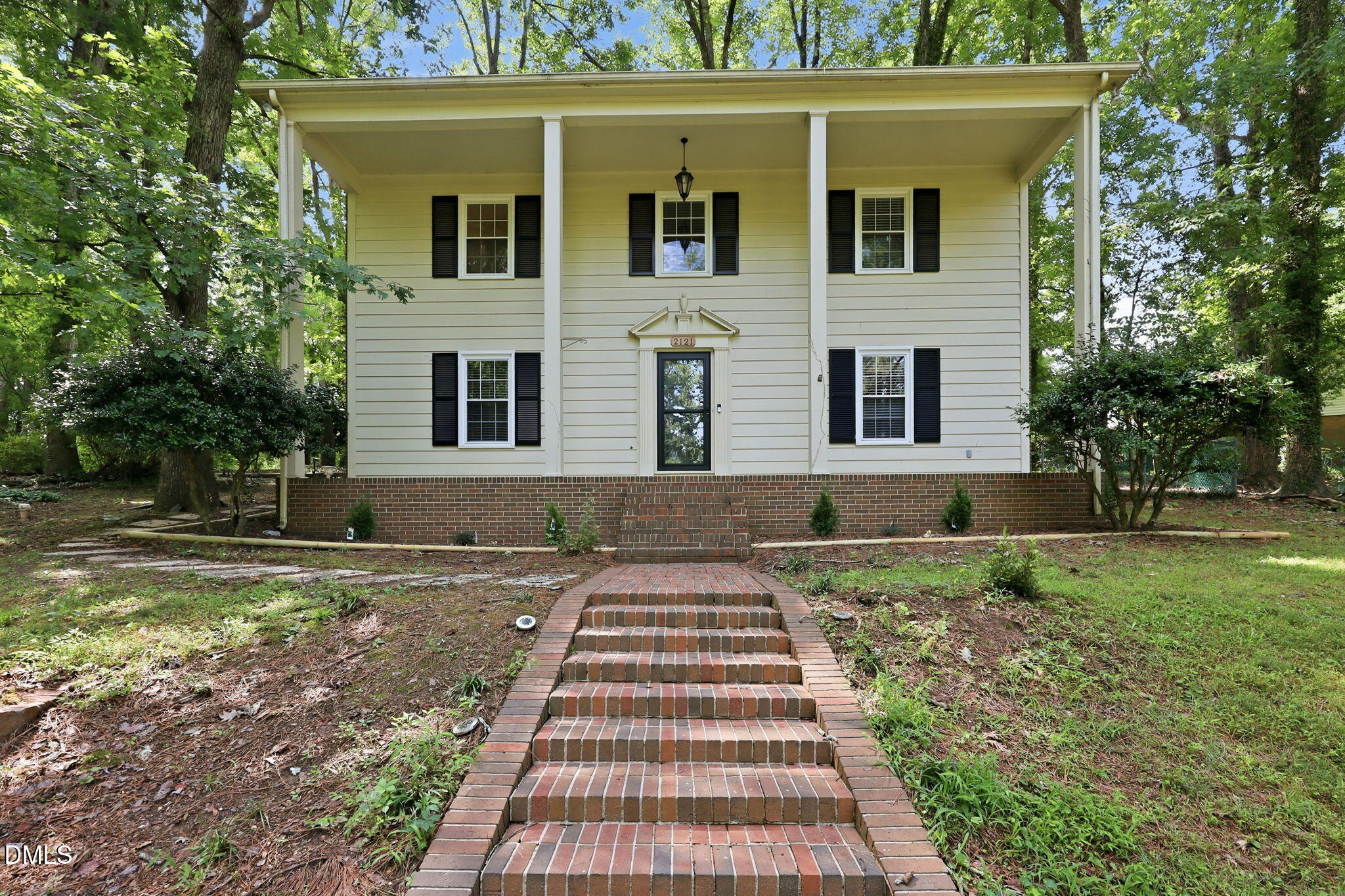 2121 N Shoreline Drive Property Photo 1