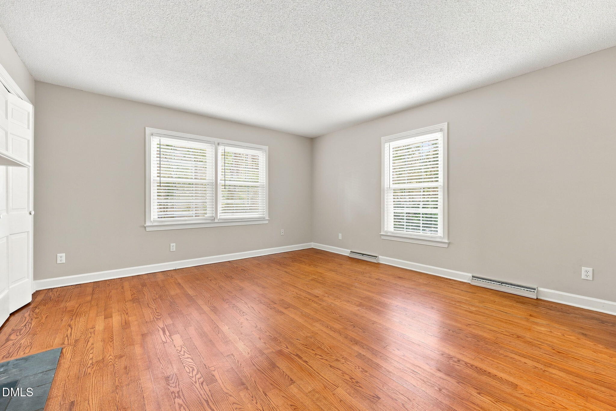 2121 N Shoreline Drive Property Photo 4