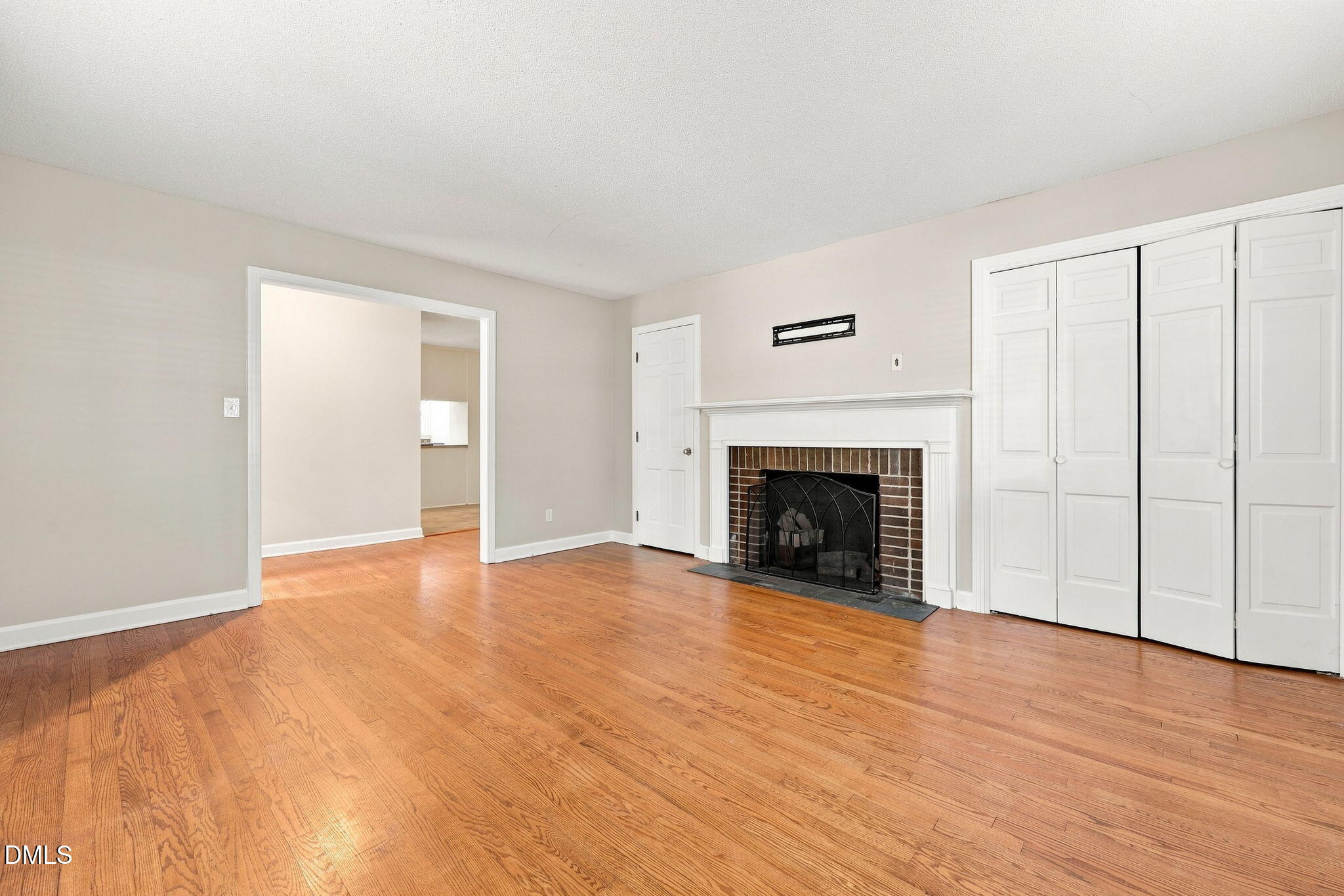 2121 N Shoreline Drive Property Photo 5