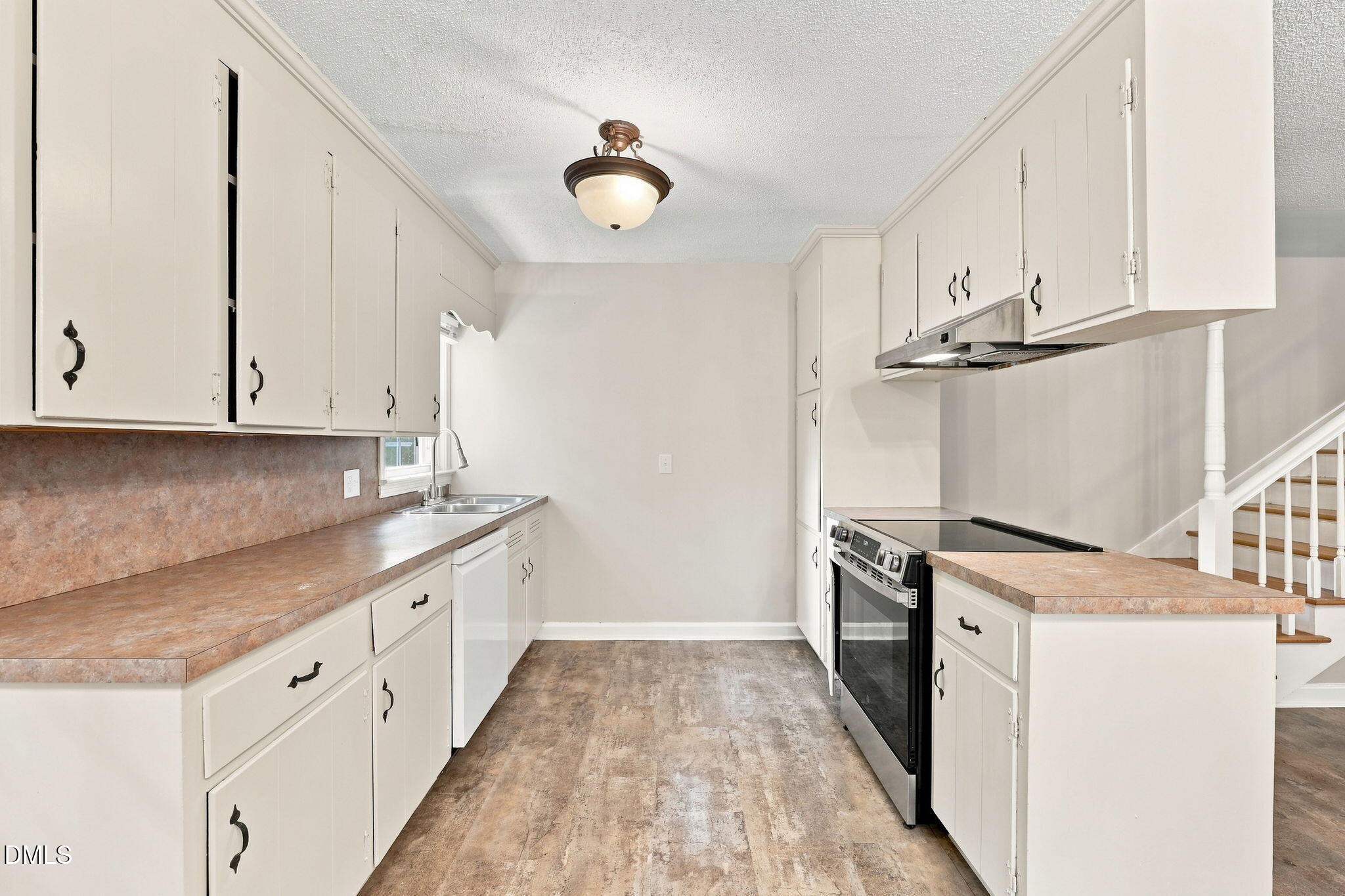 2121 N Shoreline Drive Property Photo 7
