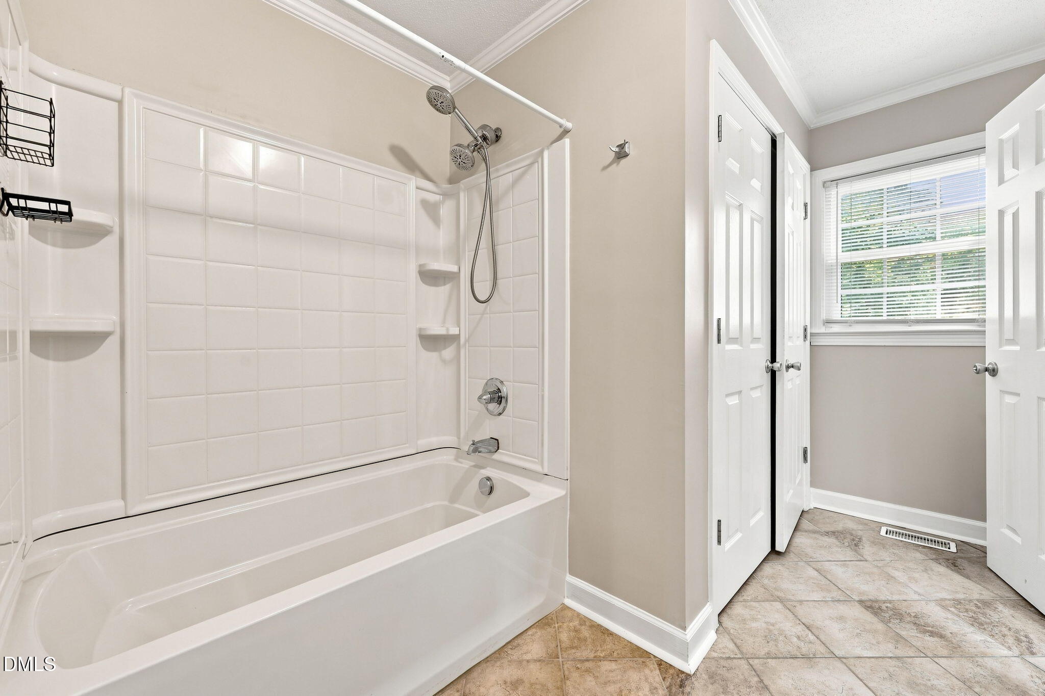 2121 N Shoreline Drive Property Photo 13