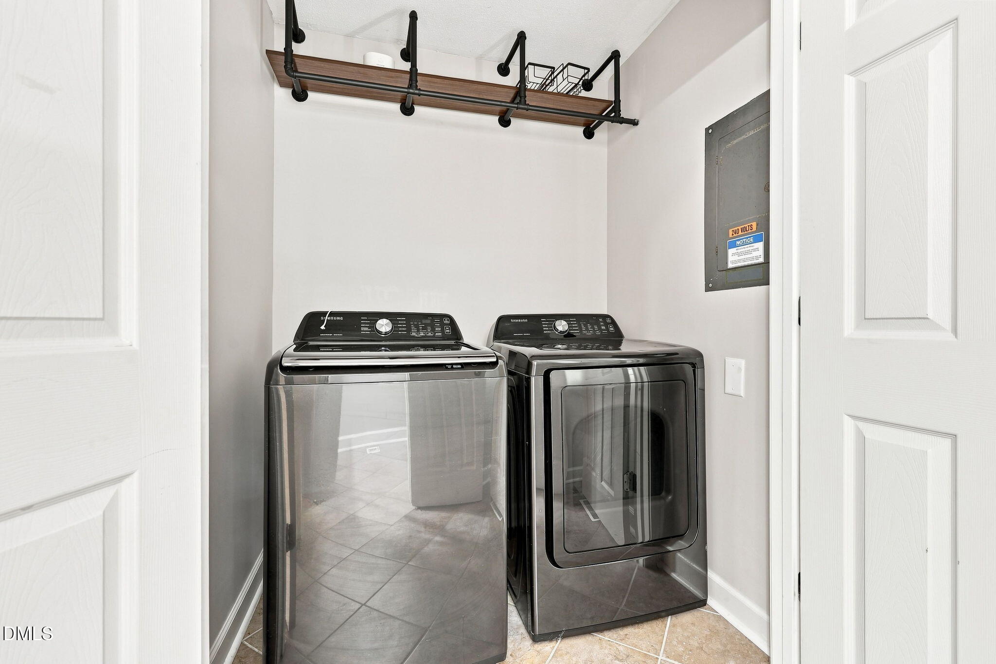 2121 N Shoreline Drive Property Photo 15