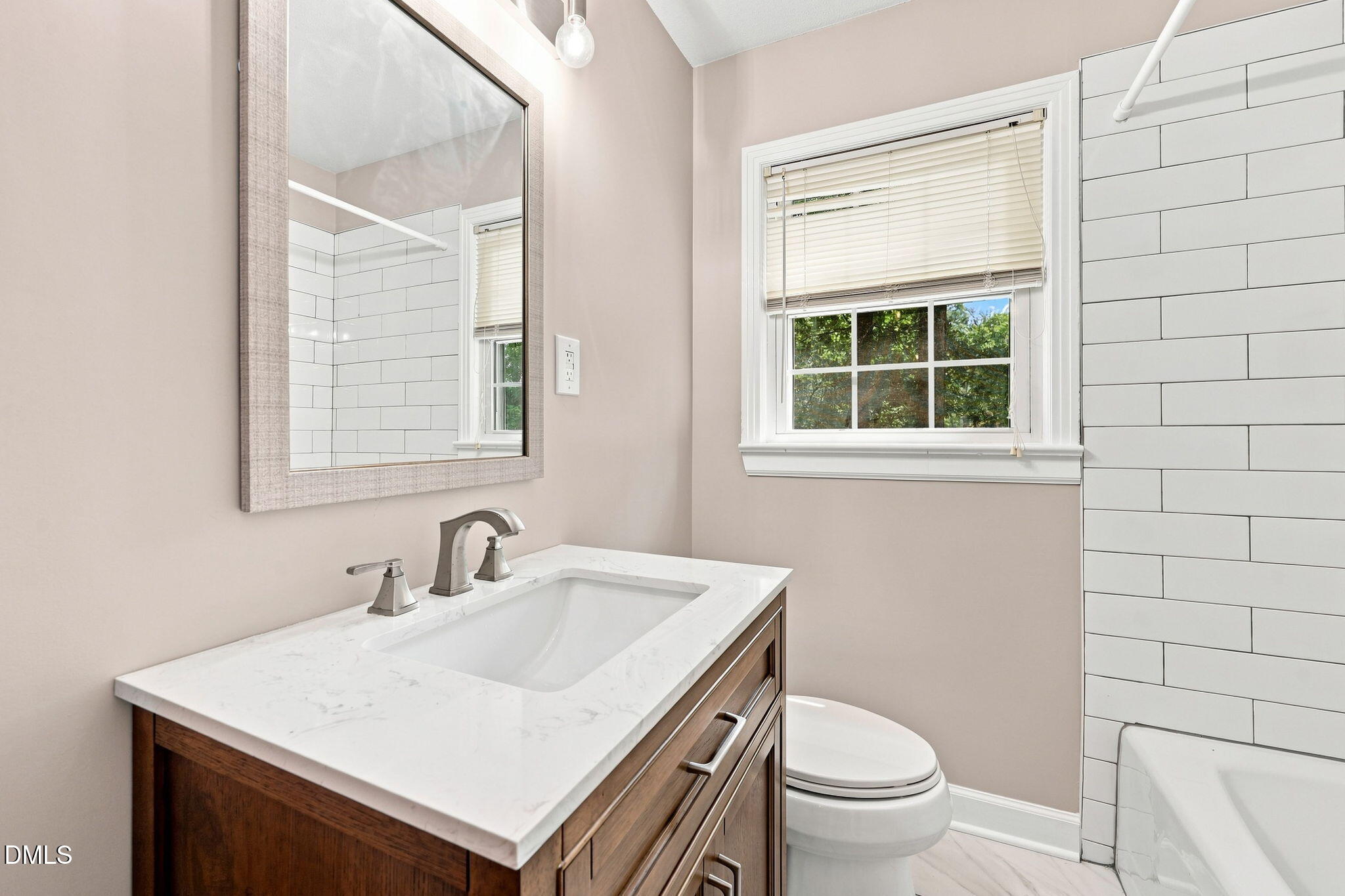 2121 N Shoreline Drive Property Photo 18