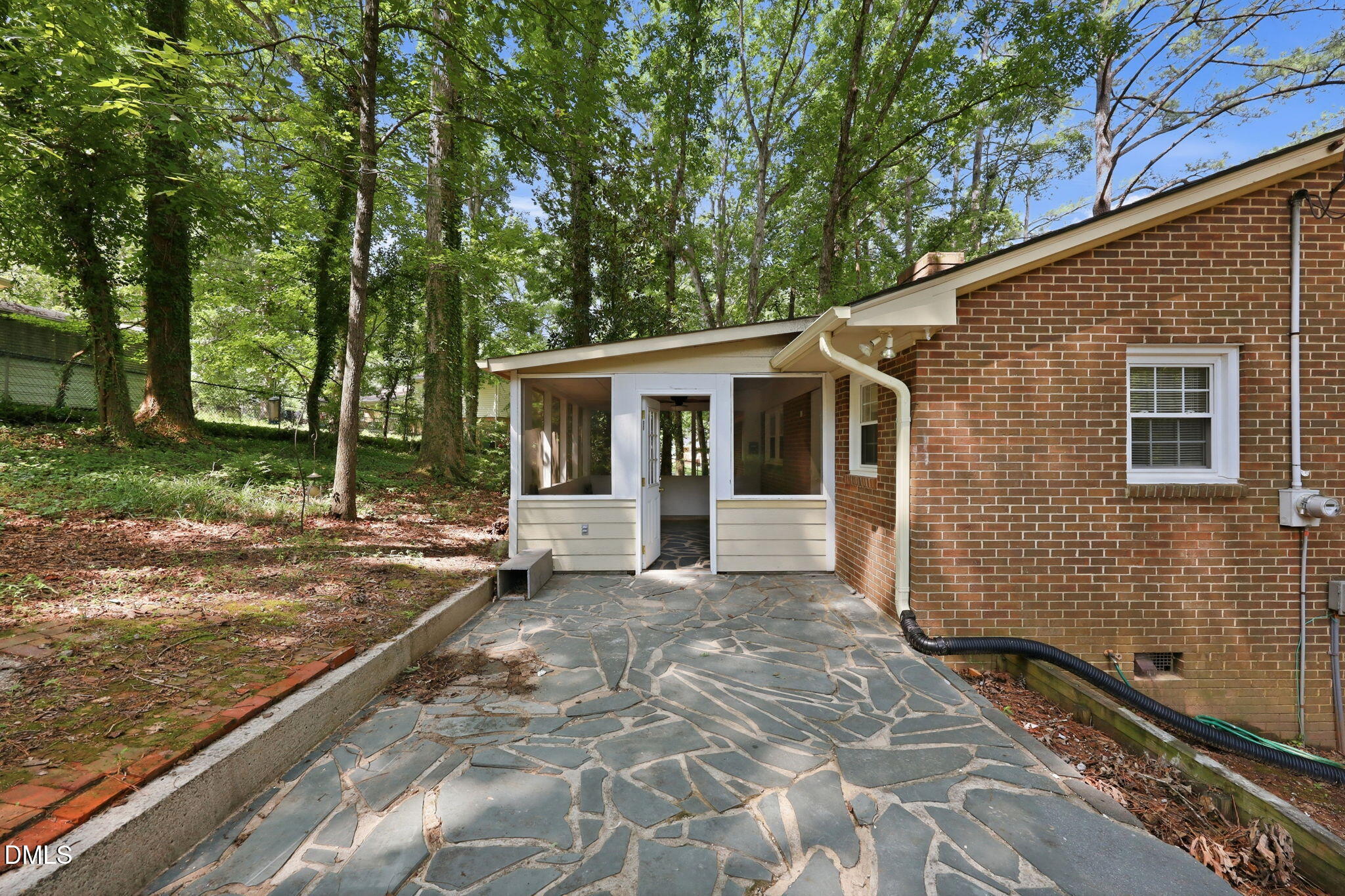 2121 N Shoreline Drive Property Photo 23