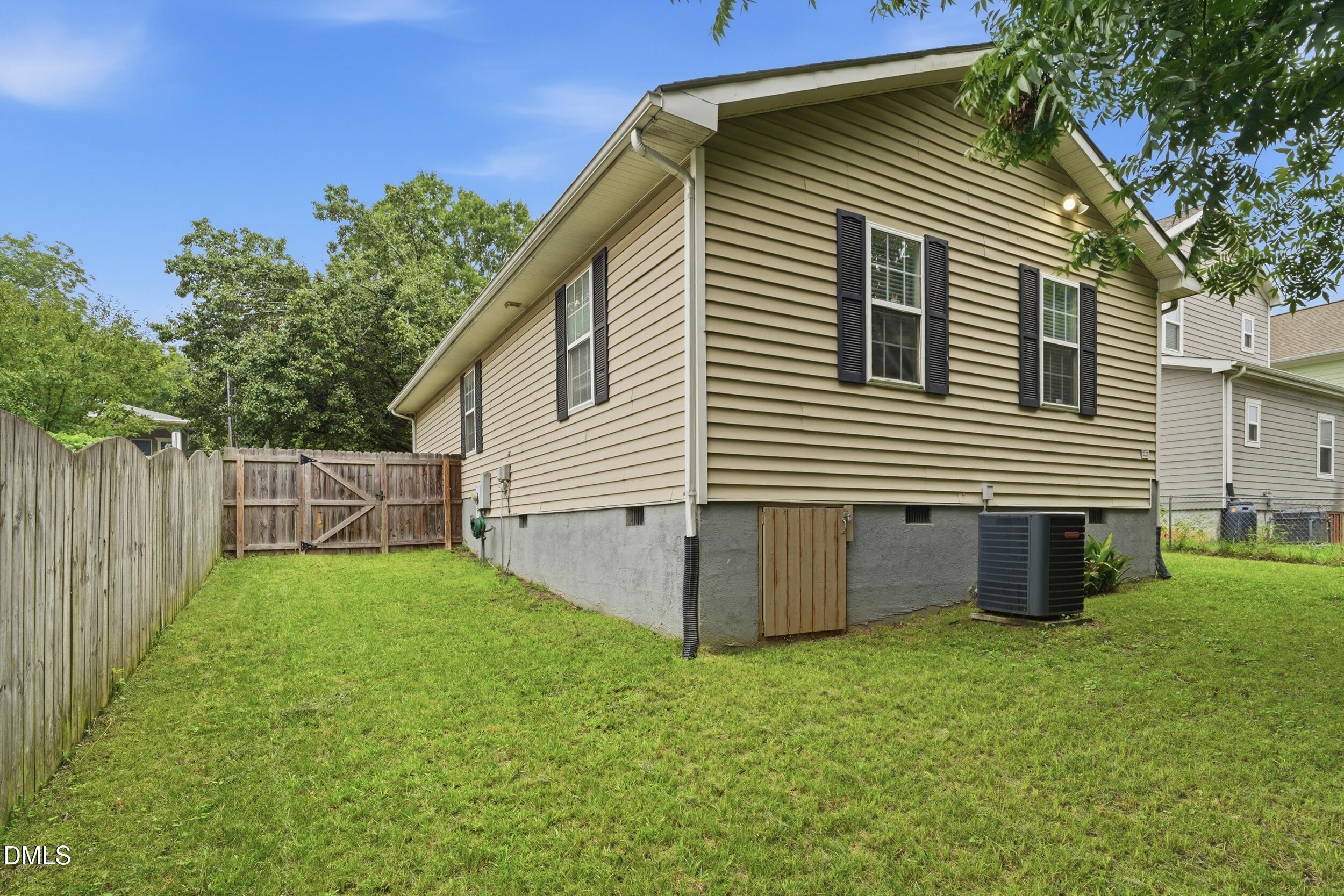 114 N Blacknall Street Property Photo 17