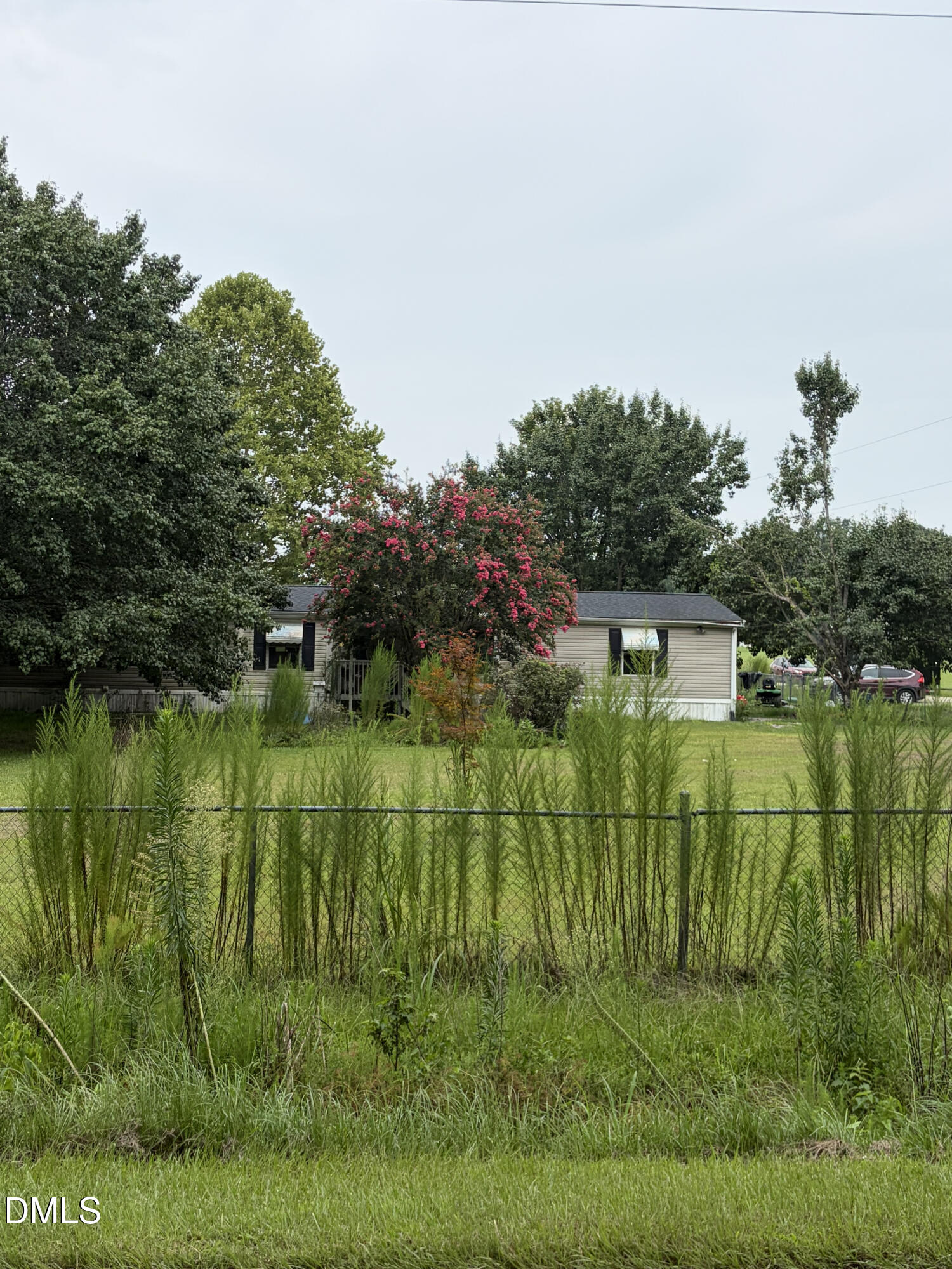 101 Lois Lane Property Photo 1