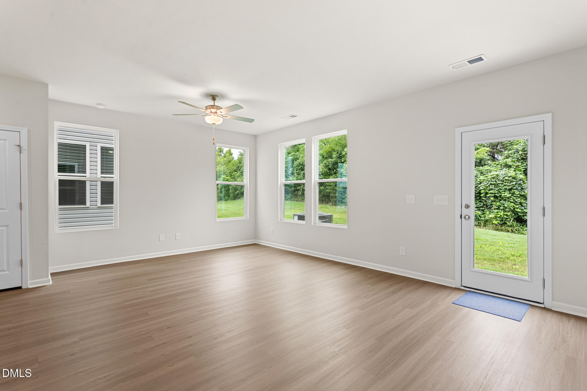 2124 Willow Glen Drive Property Photo 11
