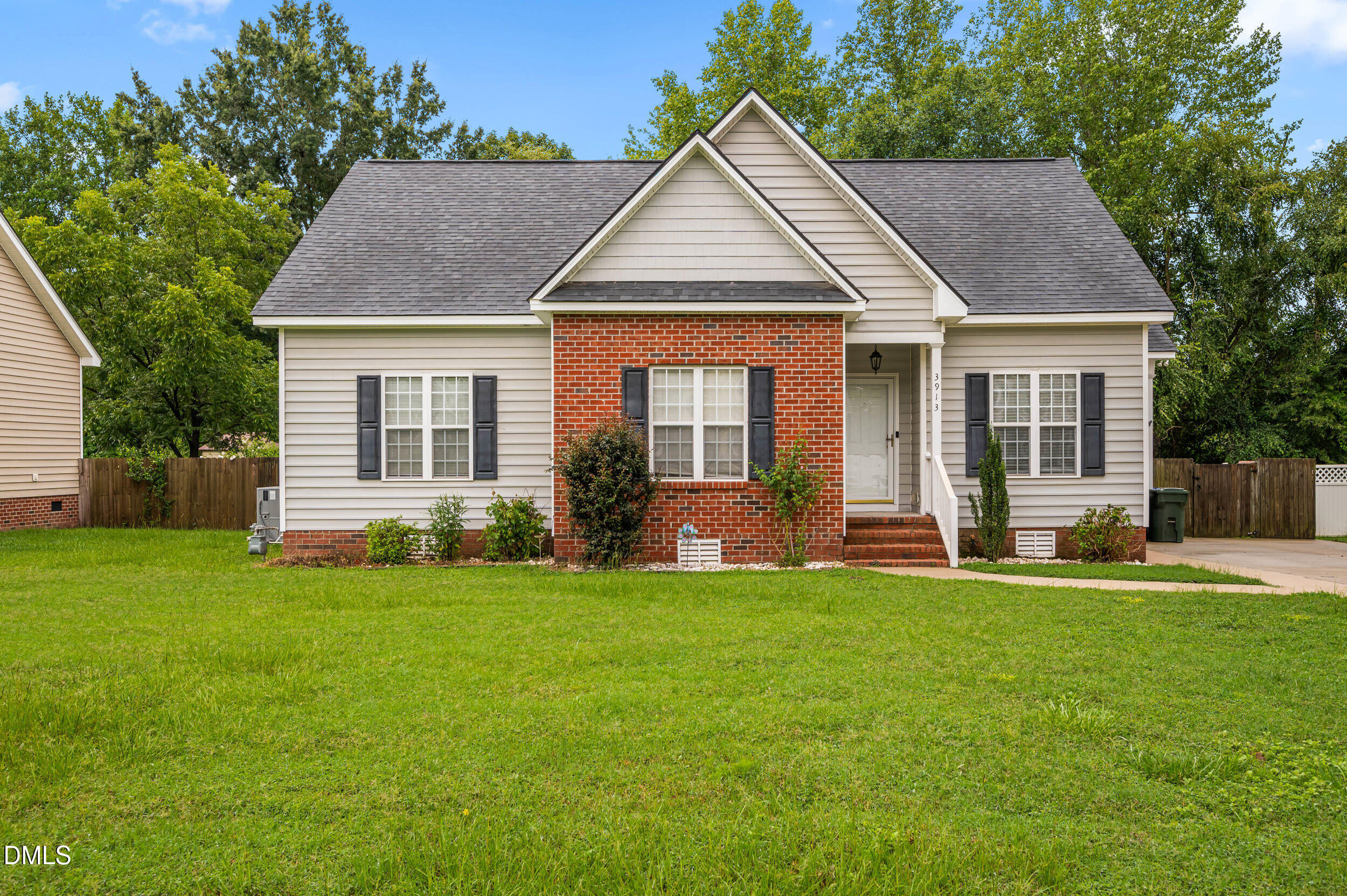 3913 Gloucester Drive W Property Photo 1
