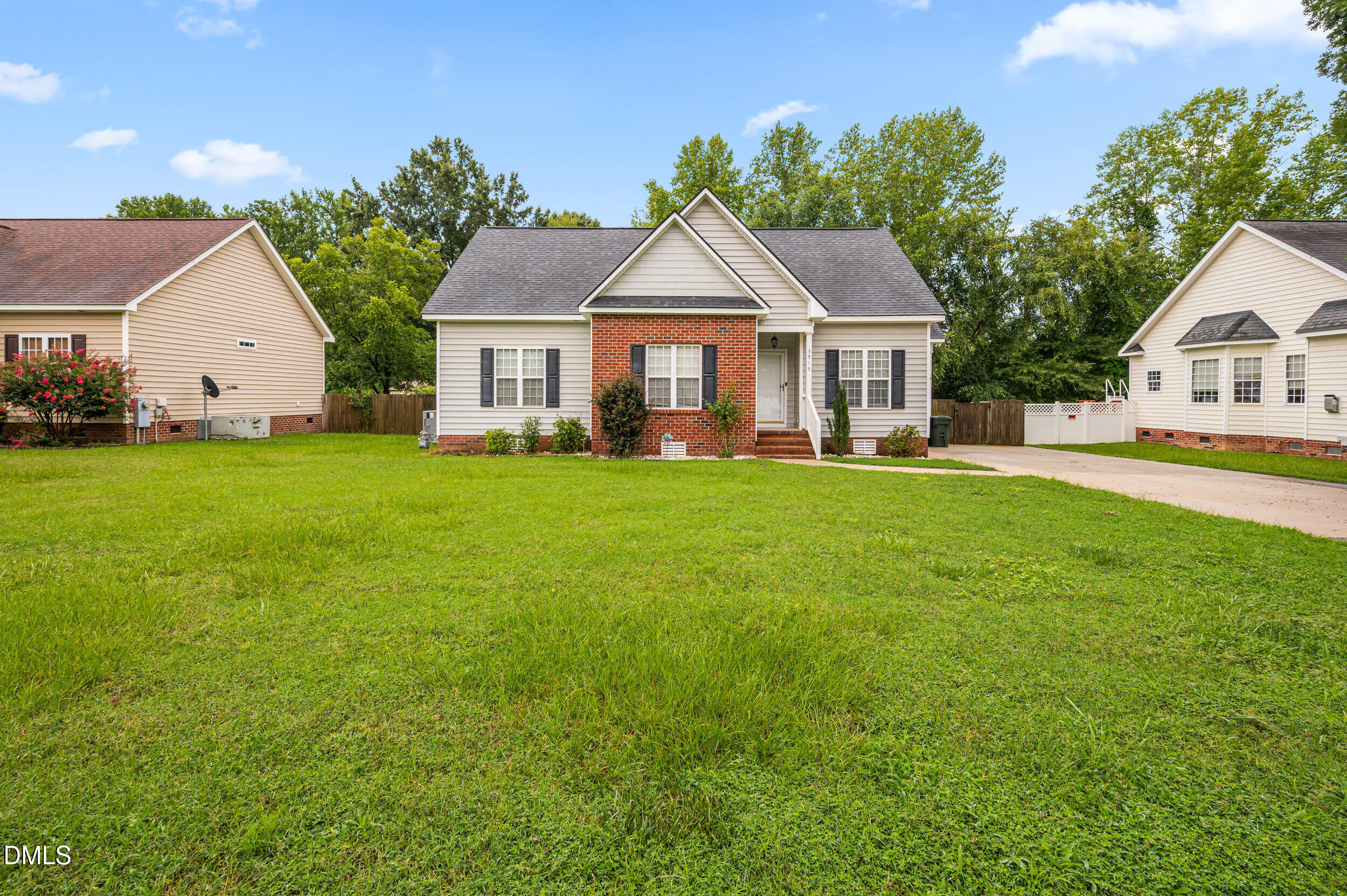 3913 Gloucester Drive W Property Photo 2