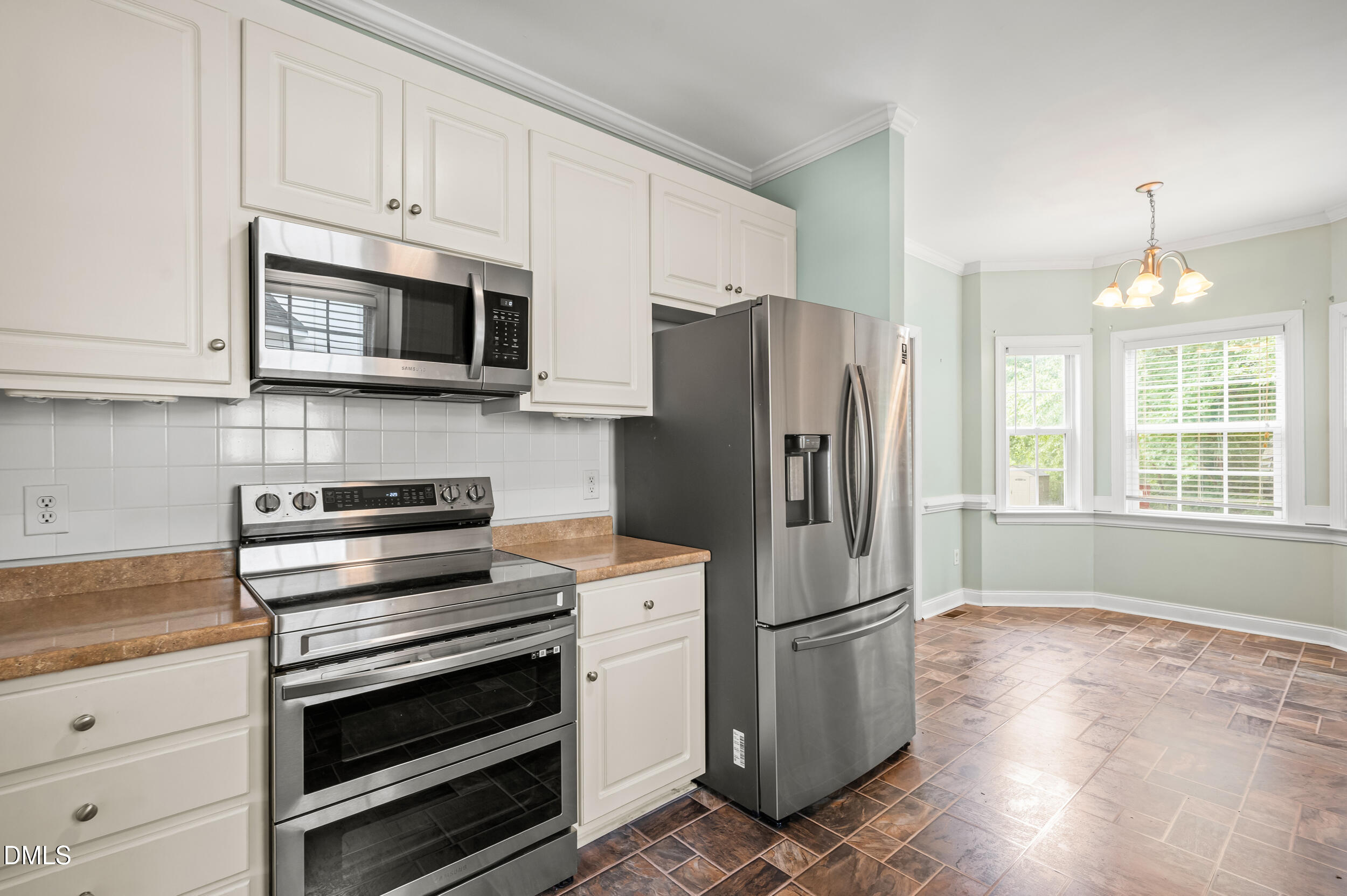 3913 Gloucester Drive W Property Photo 10