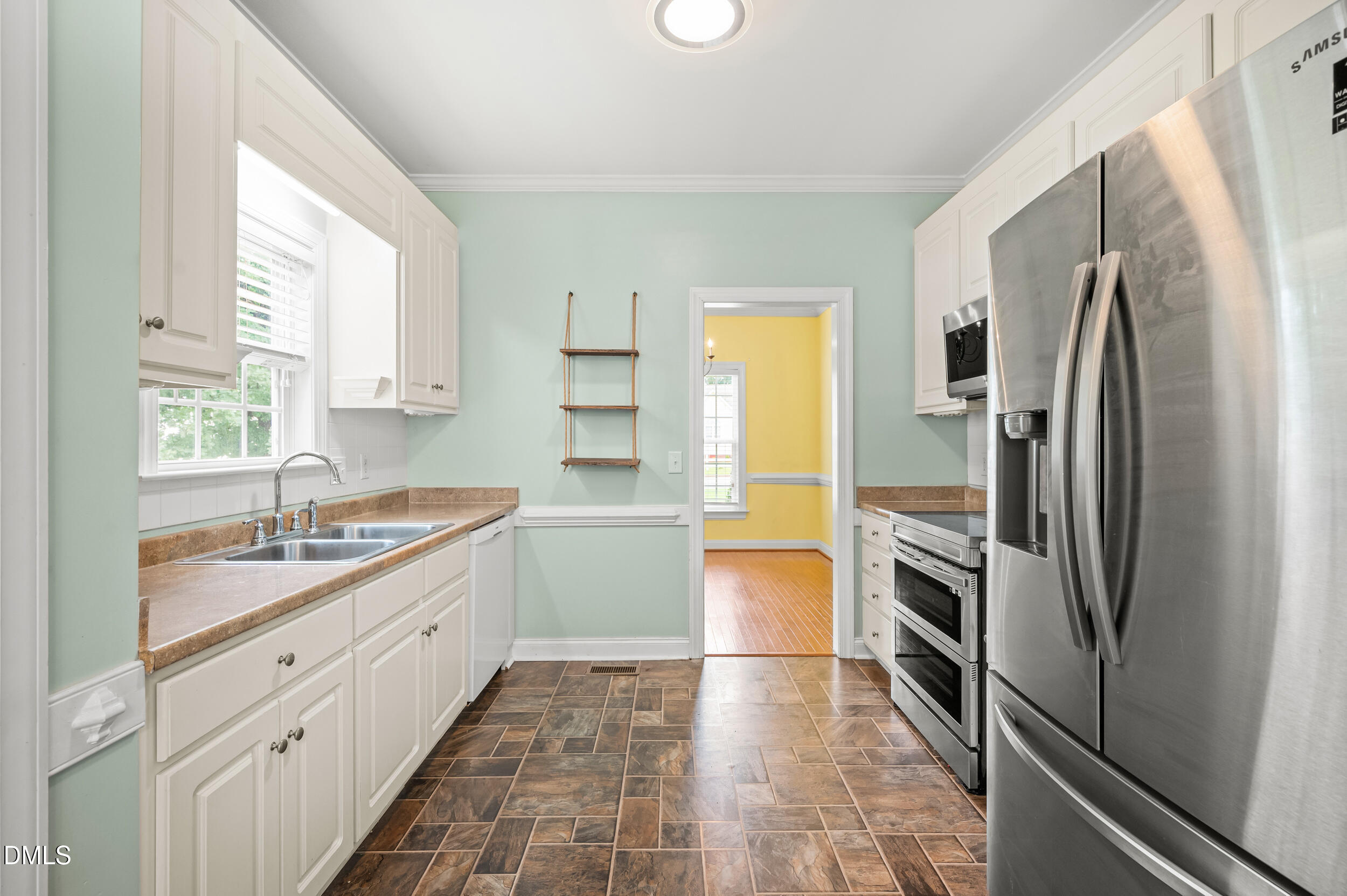 3913 Gloucester Drive W Property Photo 11