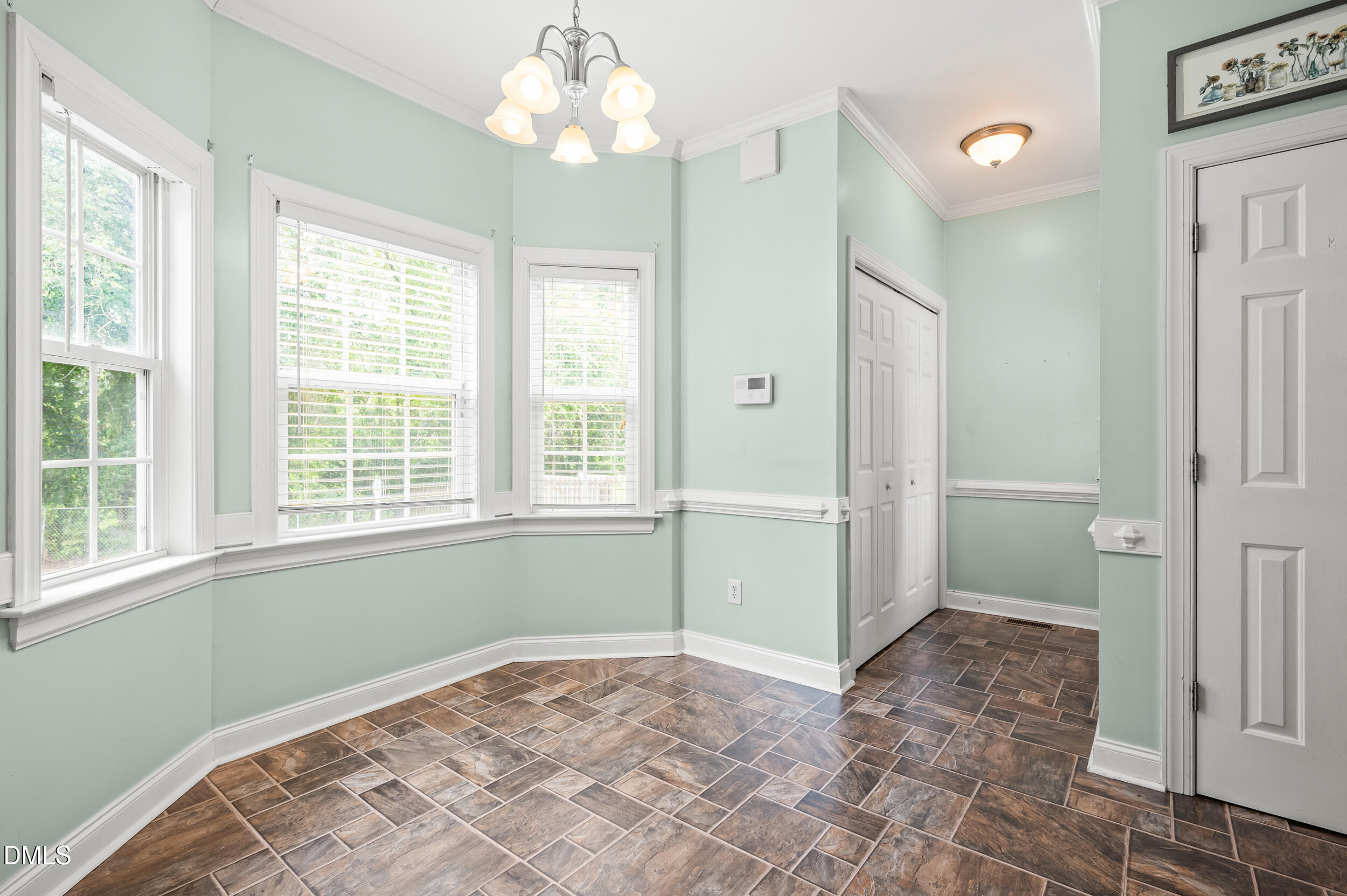 3913 Gloucester Drive W Property Photo 13