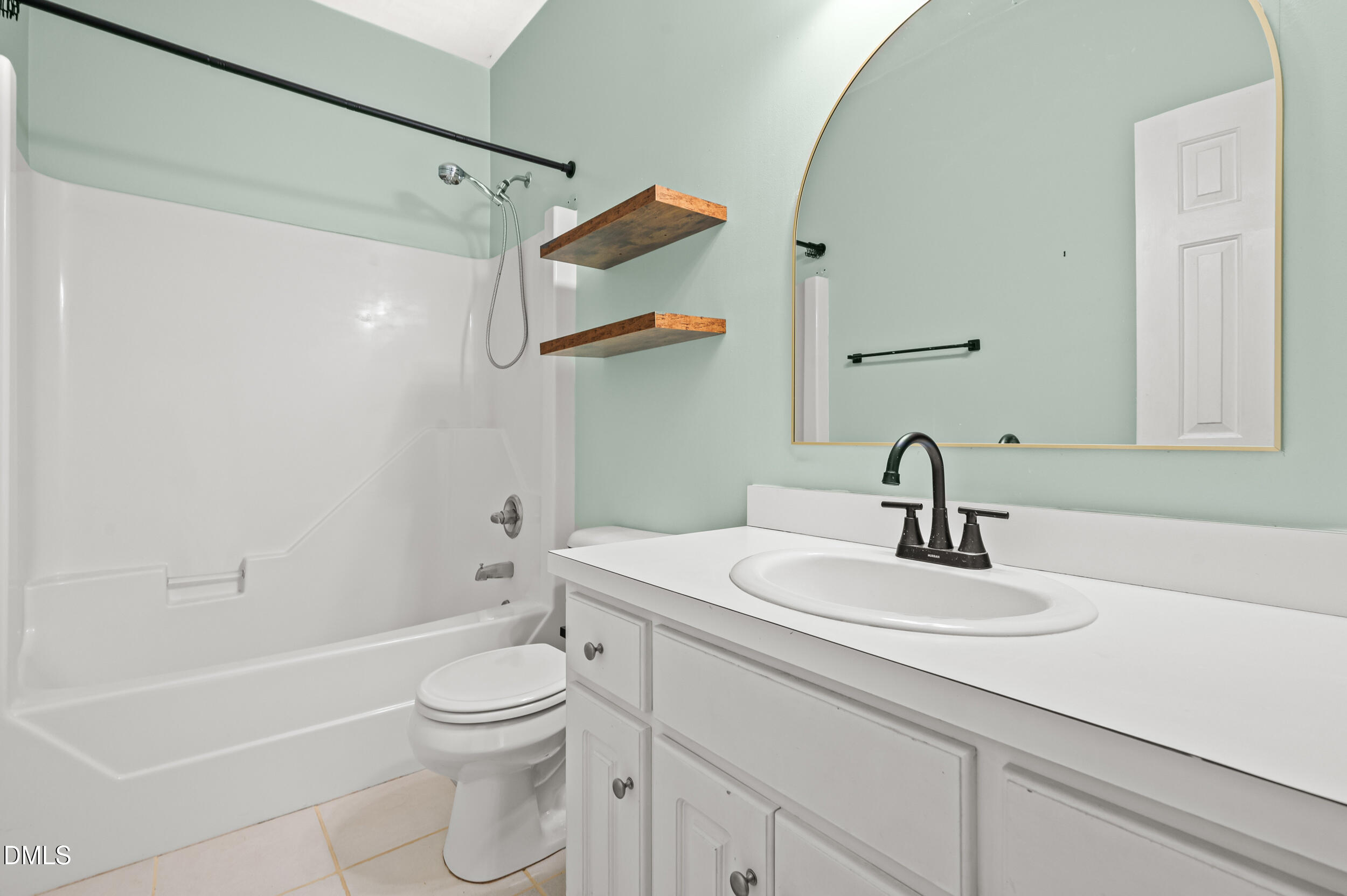 3913 Gloucester Drive W Property Photo 27