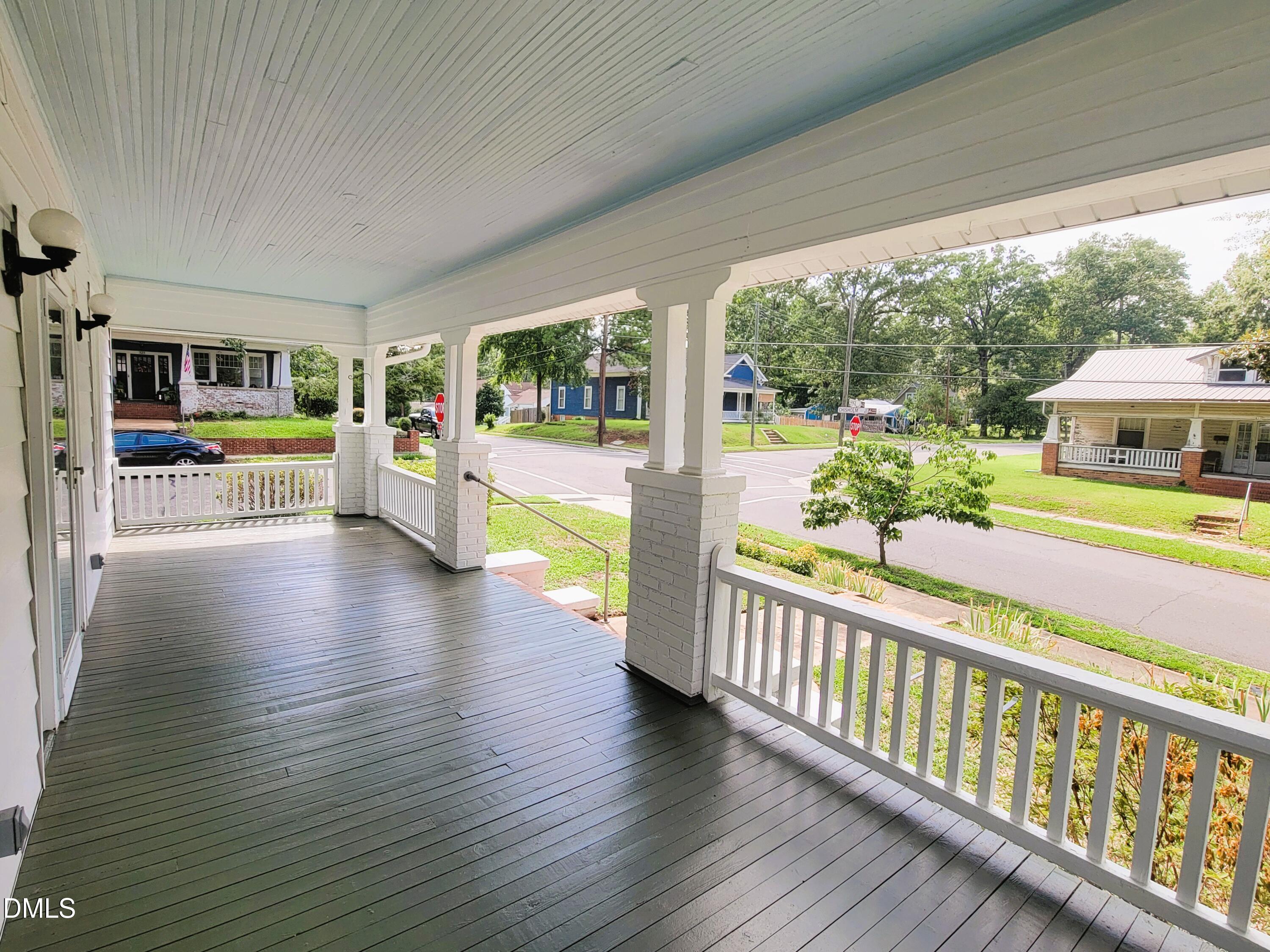 411 W Chisholm Street Property Photo 5