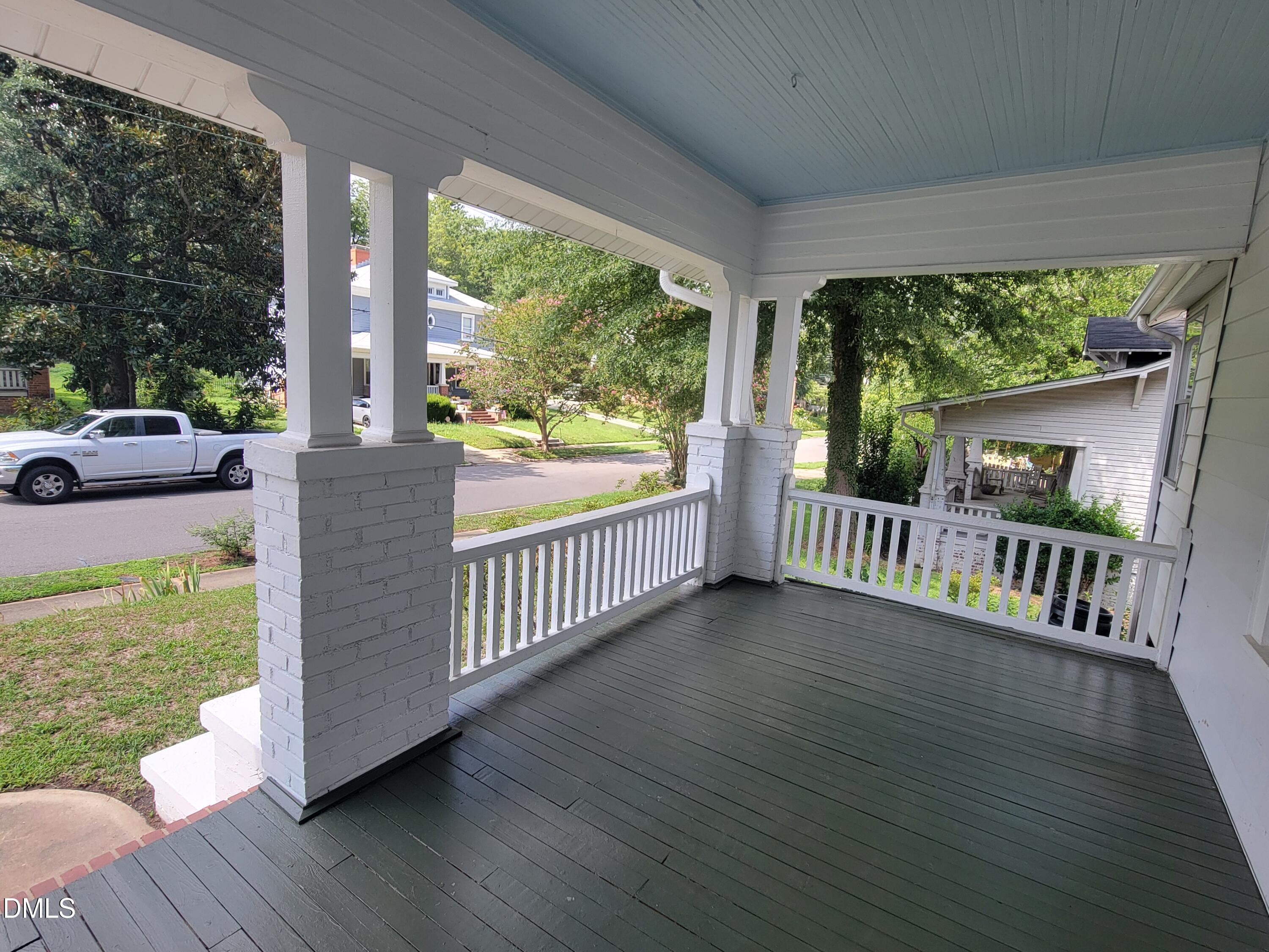 411 W Chisholm Street Property Photo 7