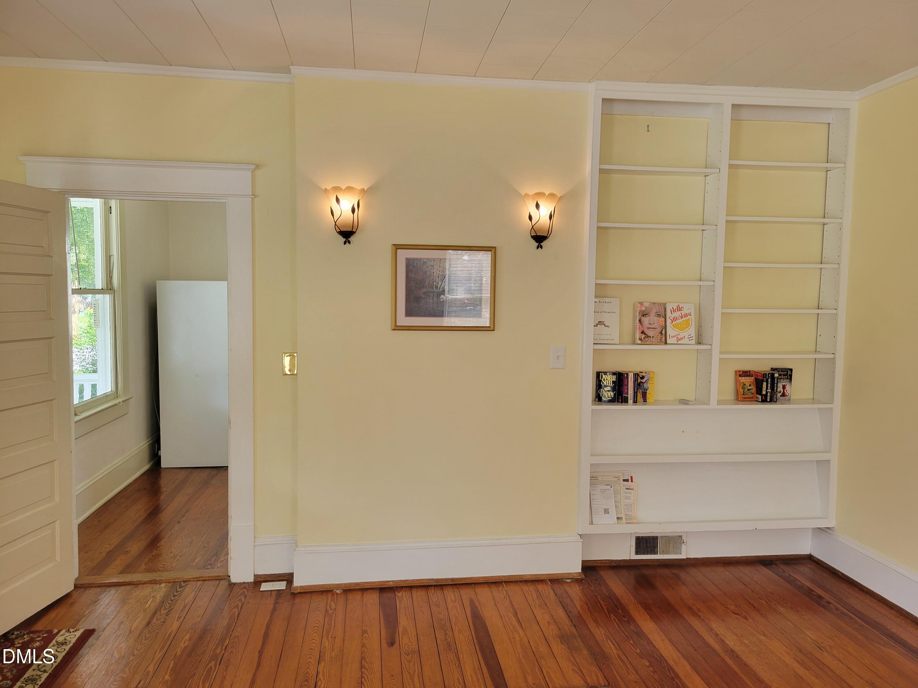 411 W Chisholm Street Property Photo 15