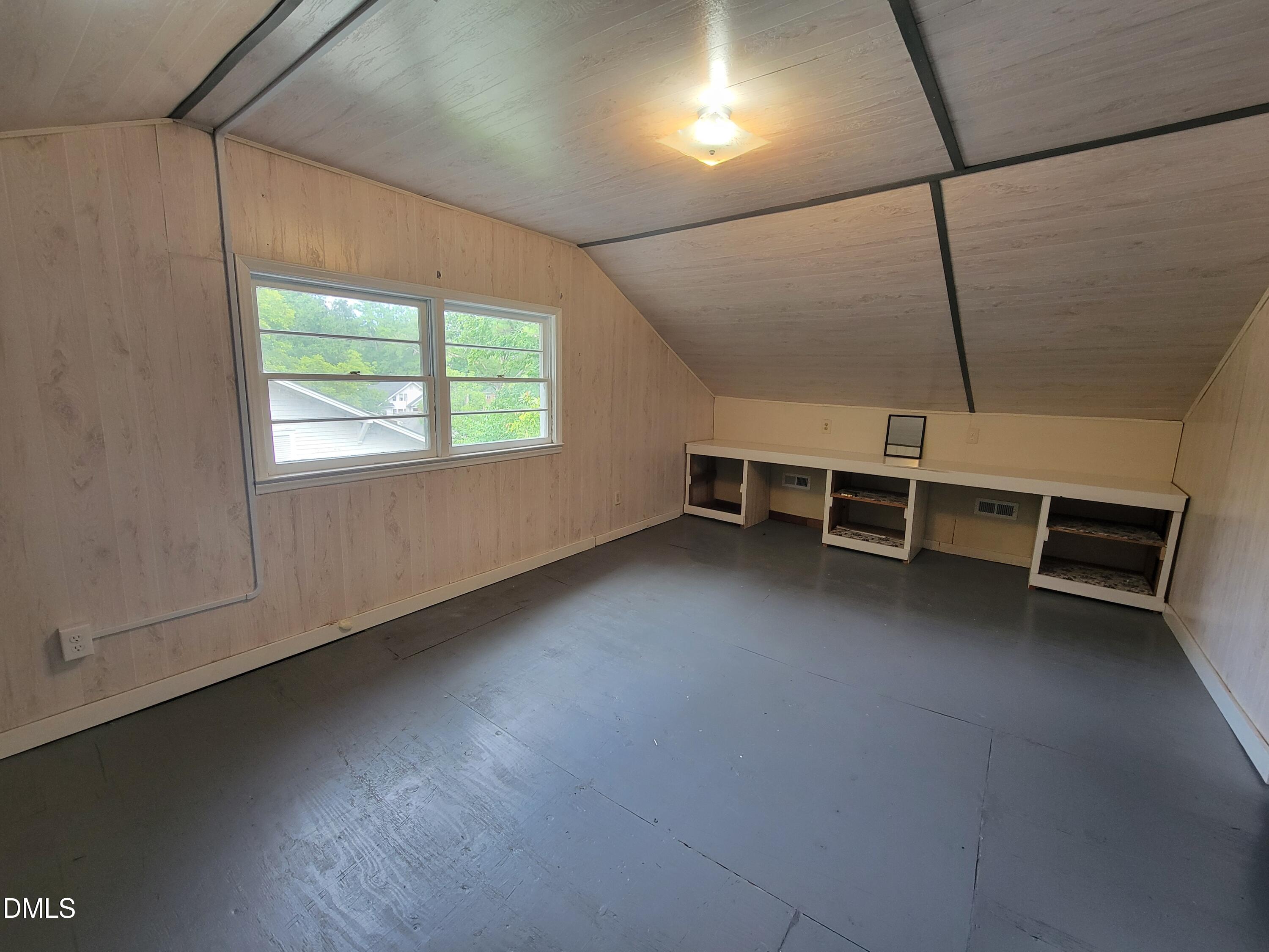 411 W Chisholm Street Property Photo 41