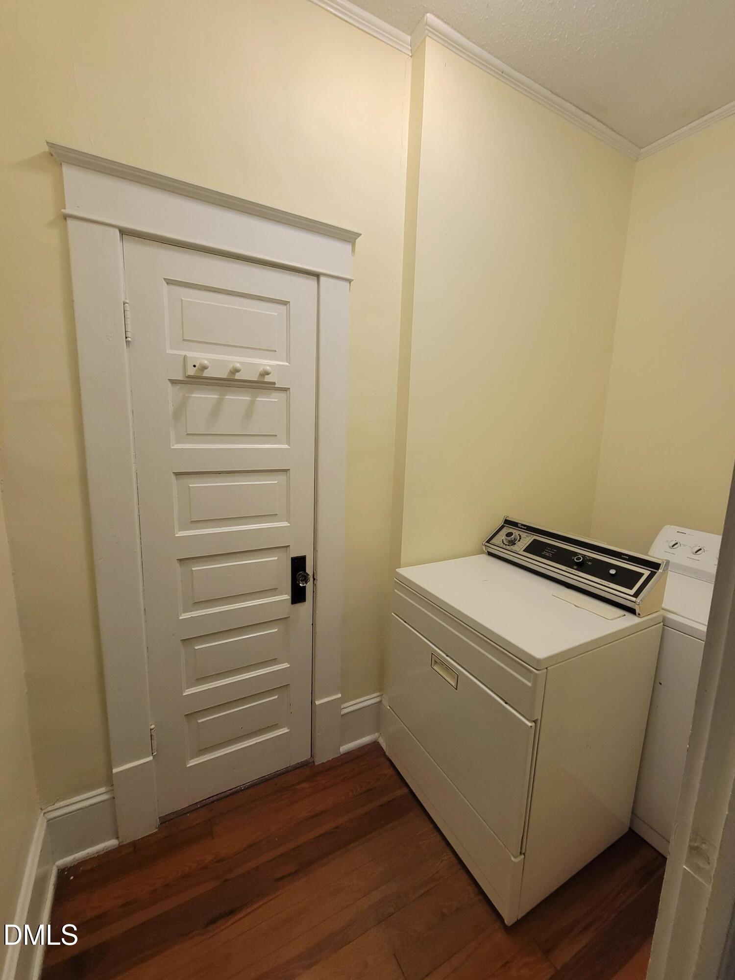 411 W Chisholm Street Property Photo 54