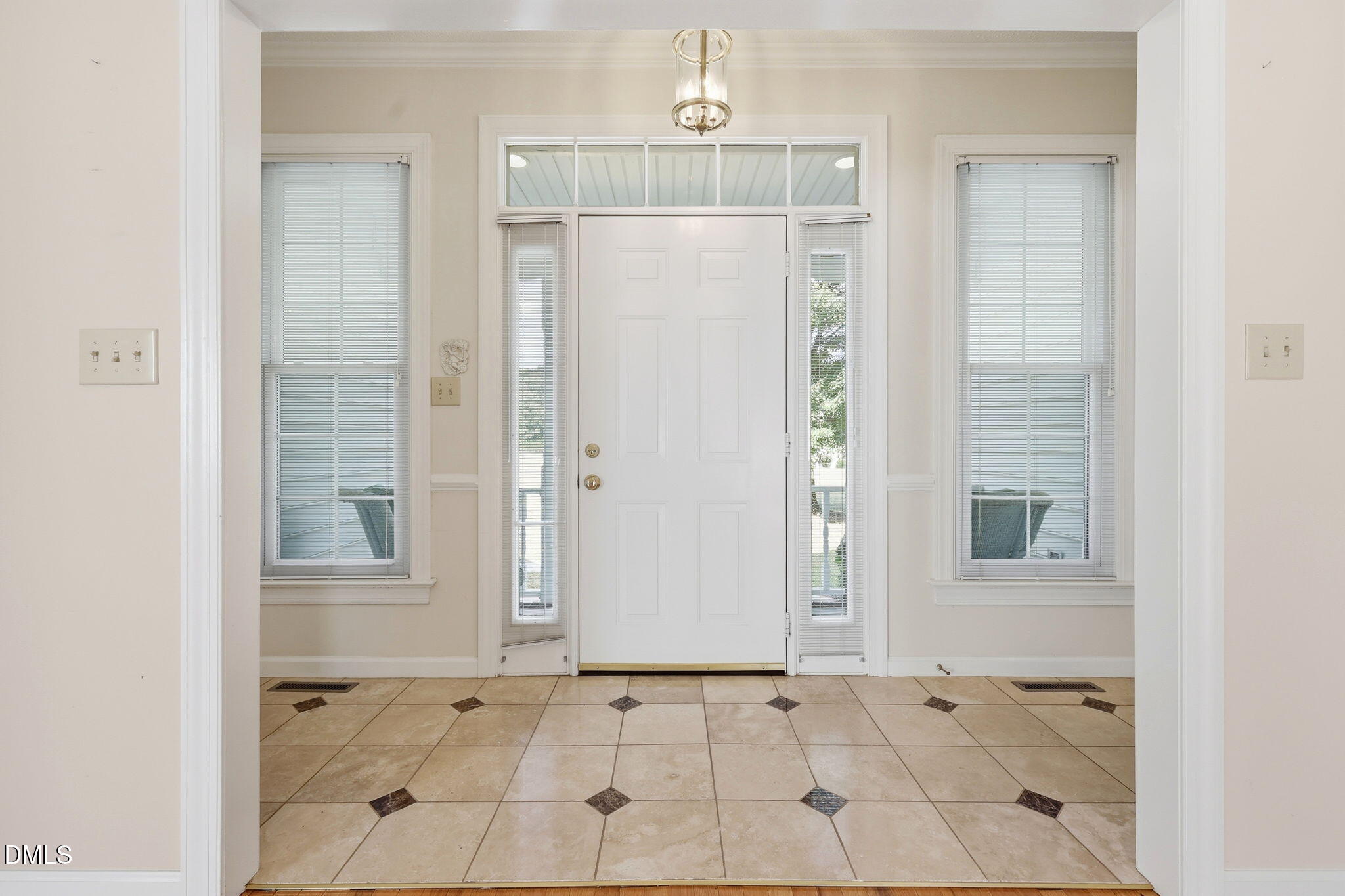 1118 Warren Road Property Photo 4