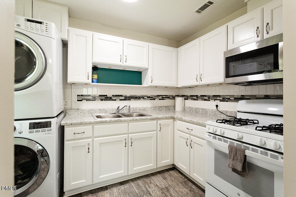 9 Plummer Place Property Photo 9
