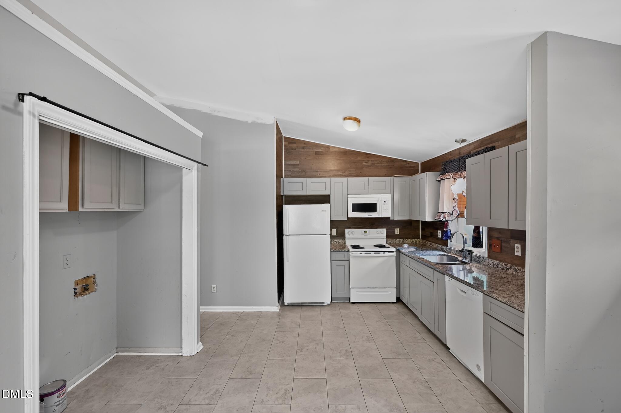 3016 Dearborn Drive Property Photo 6