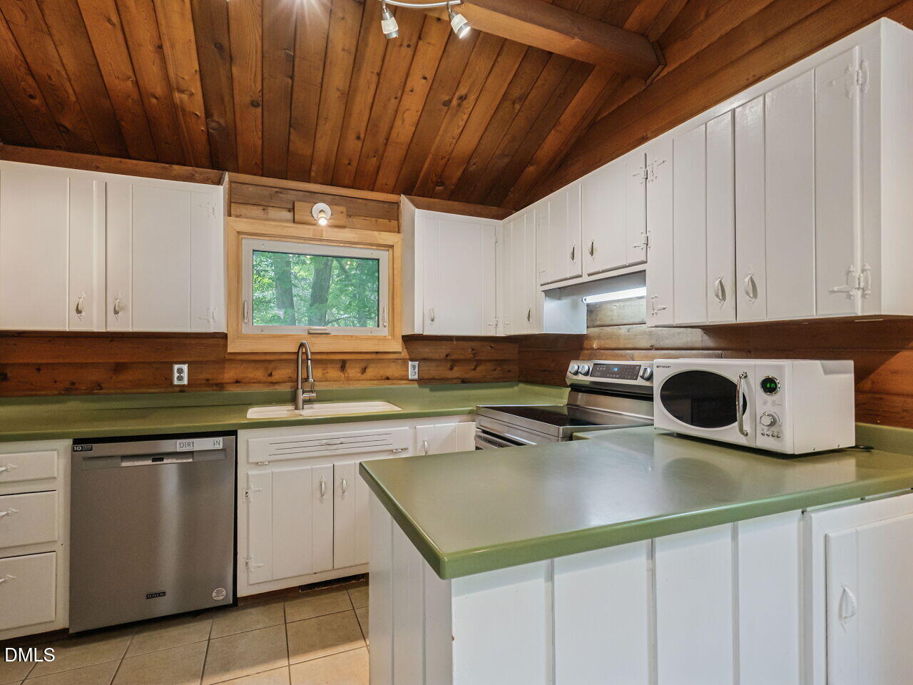 4704 Meadow Lake Drive Property Photo 15