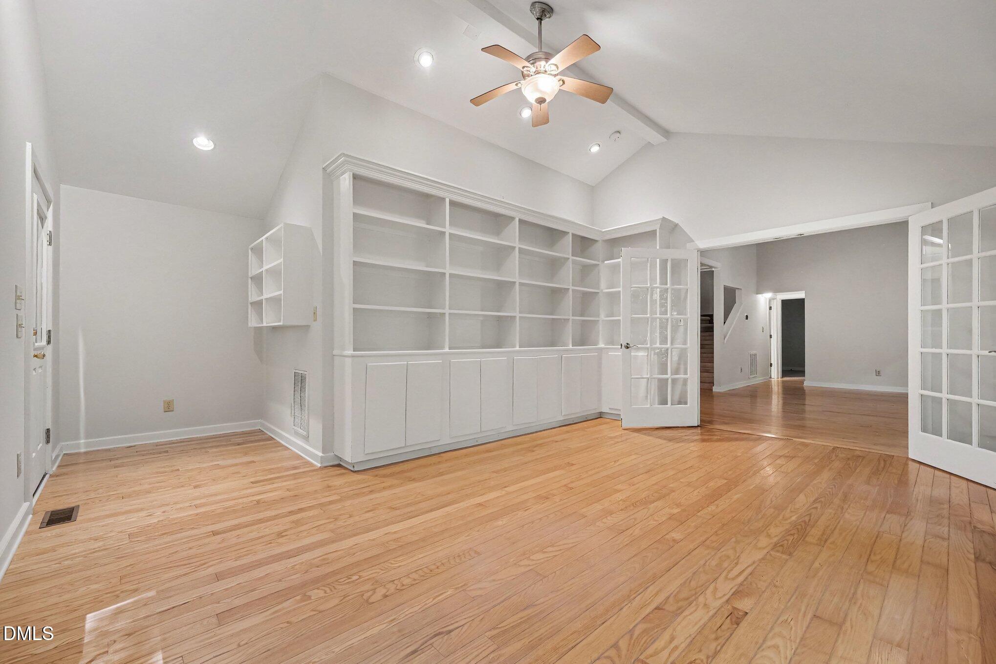 9507 Coachway Property Photo 2