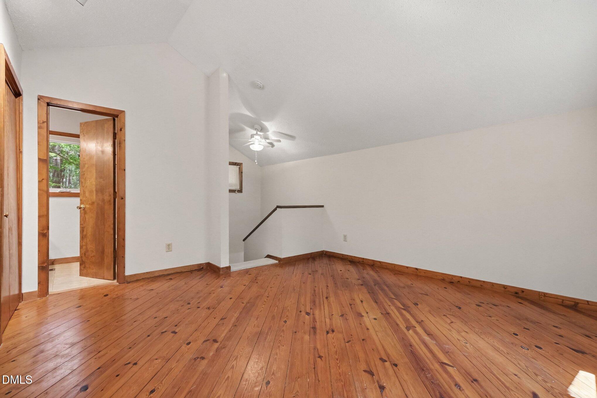 9507 Coachway Property Photo 4