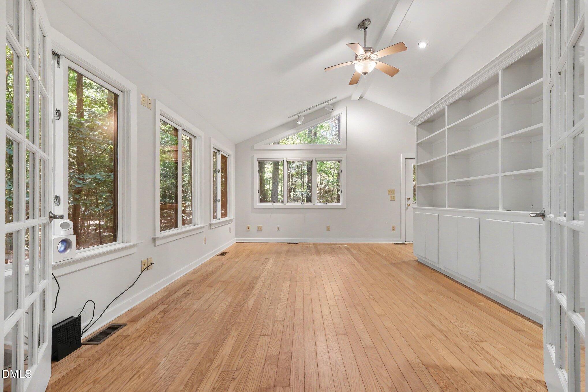9507 Coachway Property Photo 6