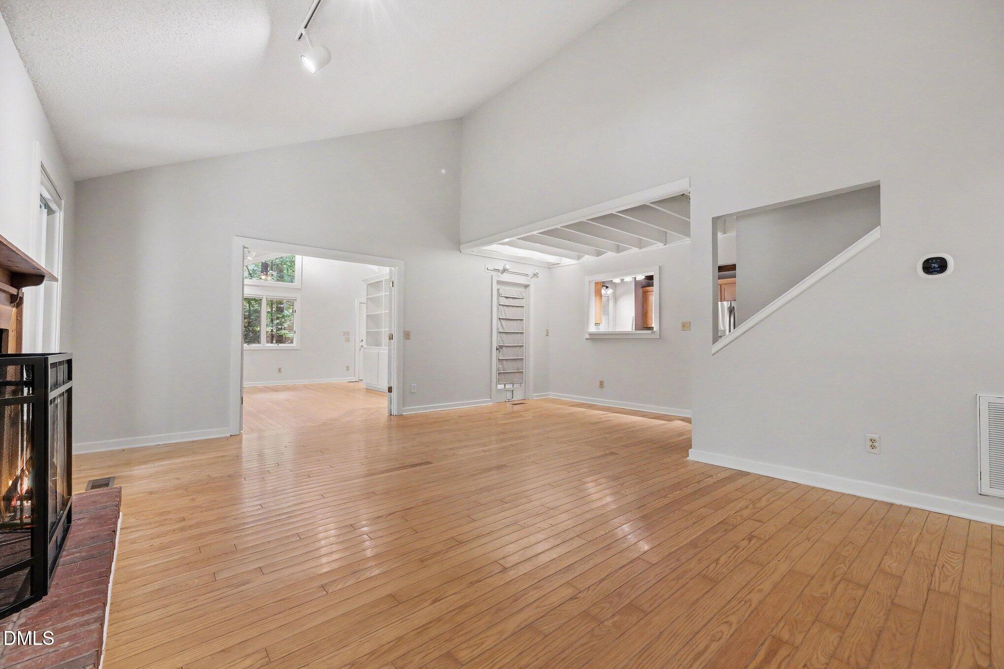 9507 Coachway Property Photo 7