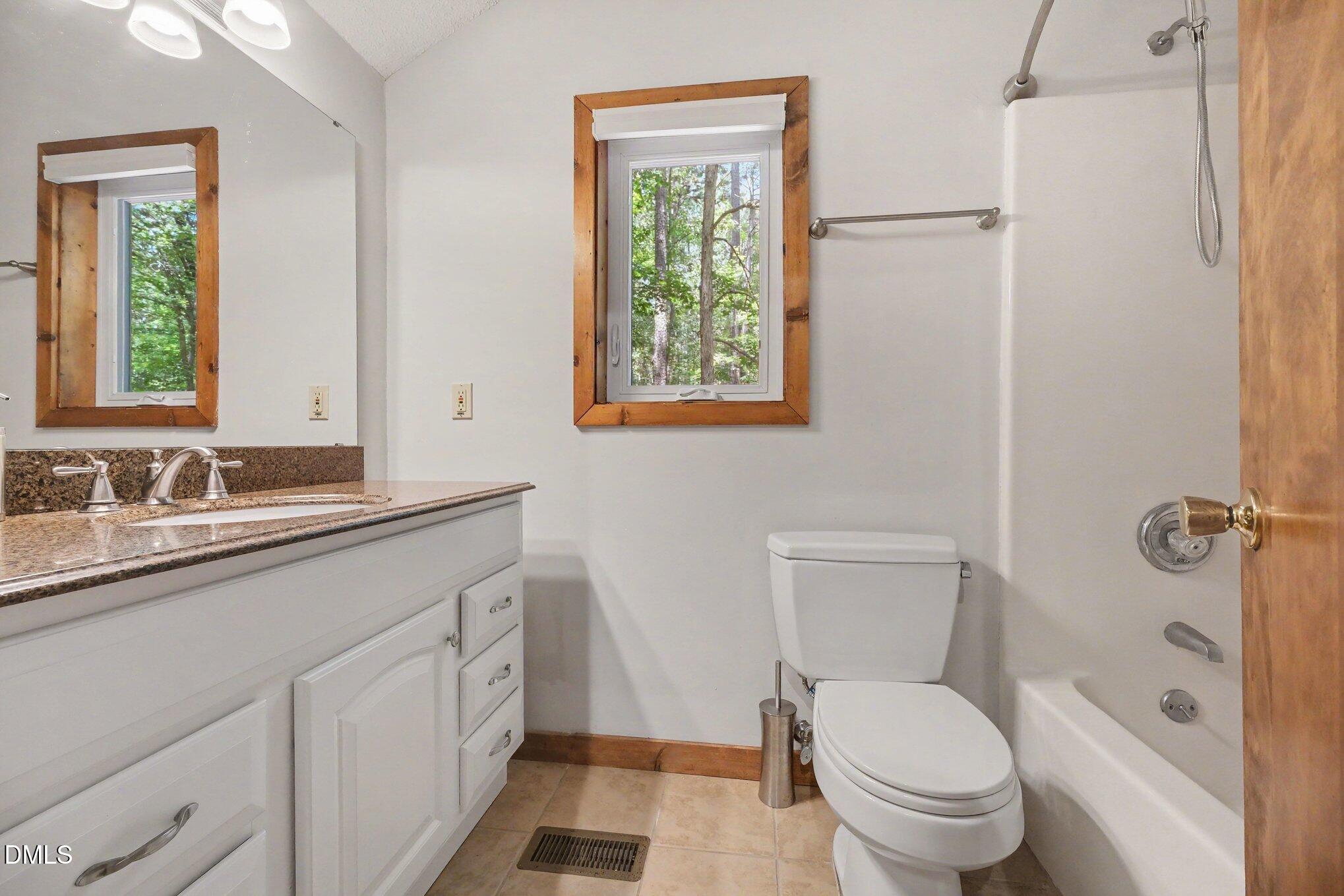 9507 Coachway Property Photo 13