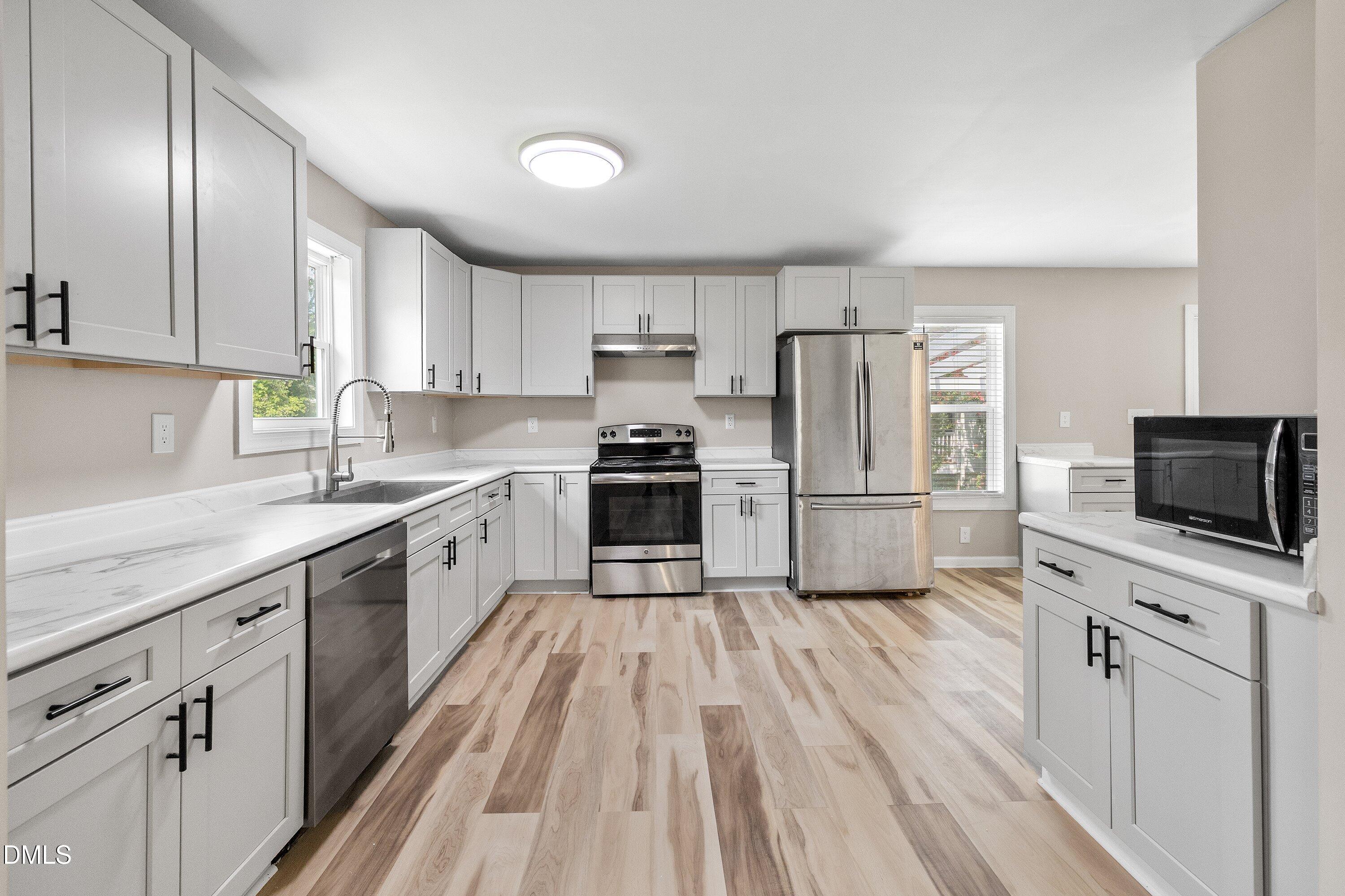 2125 Baltic Avenue Property Photo 4