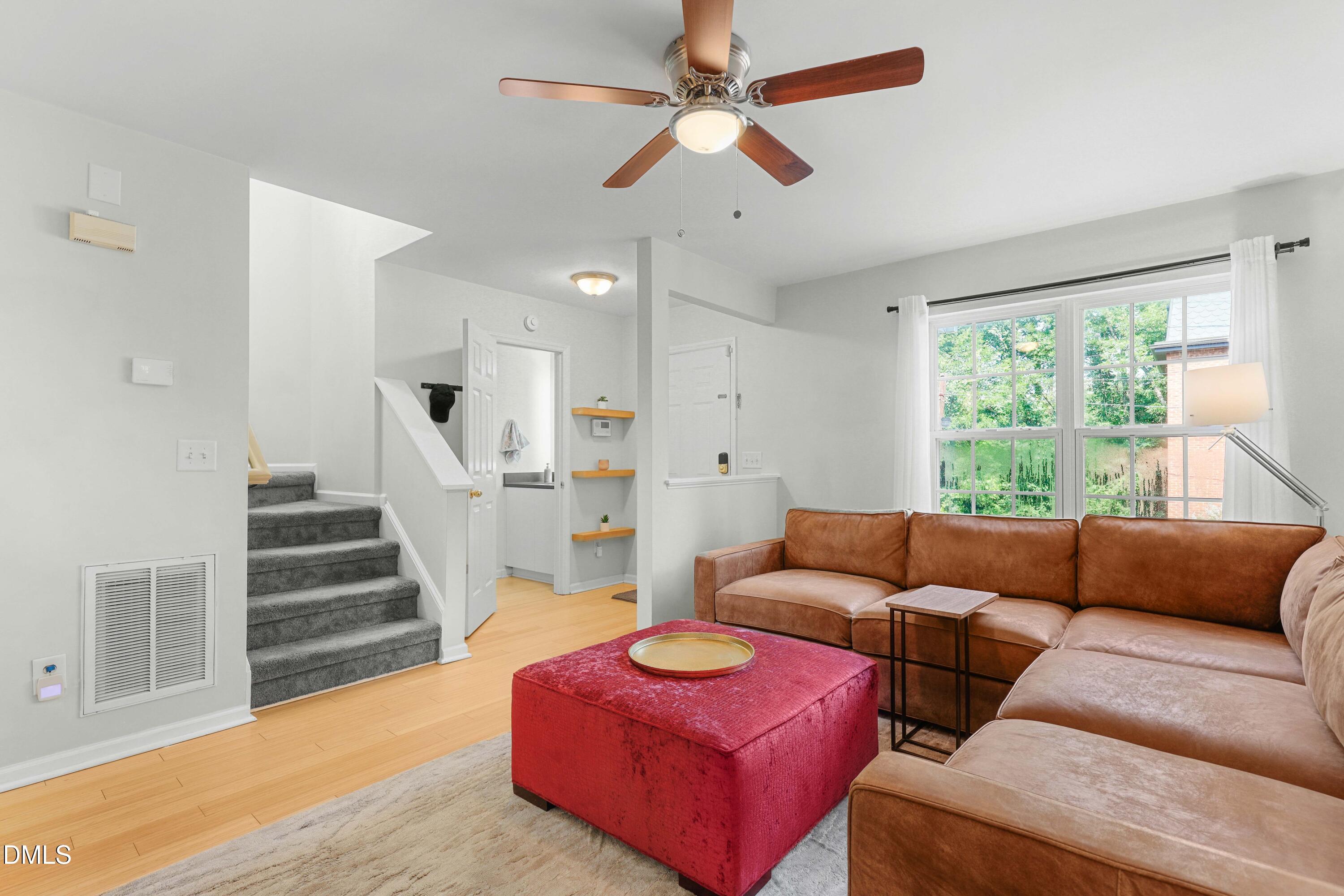 904 Orient Street Property Photo 4