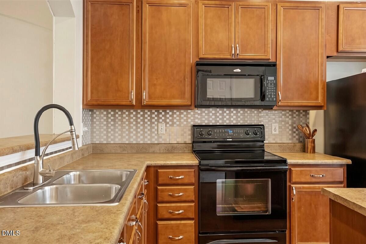 2944 Casona Way Property Photo 11
