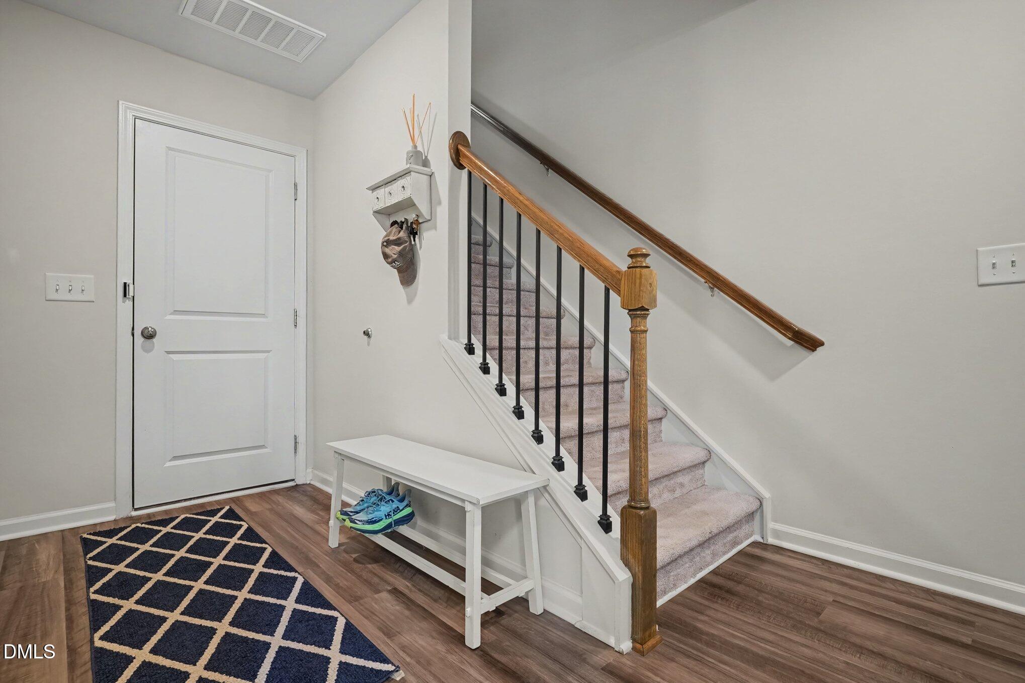 5925 Illuminate Avenue Property Photo 8