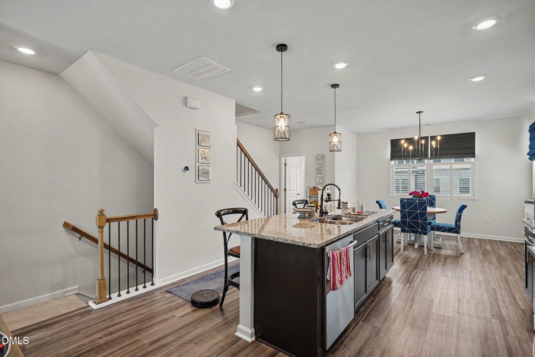 5925 Illuminate Avenue Property Photo 14