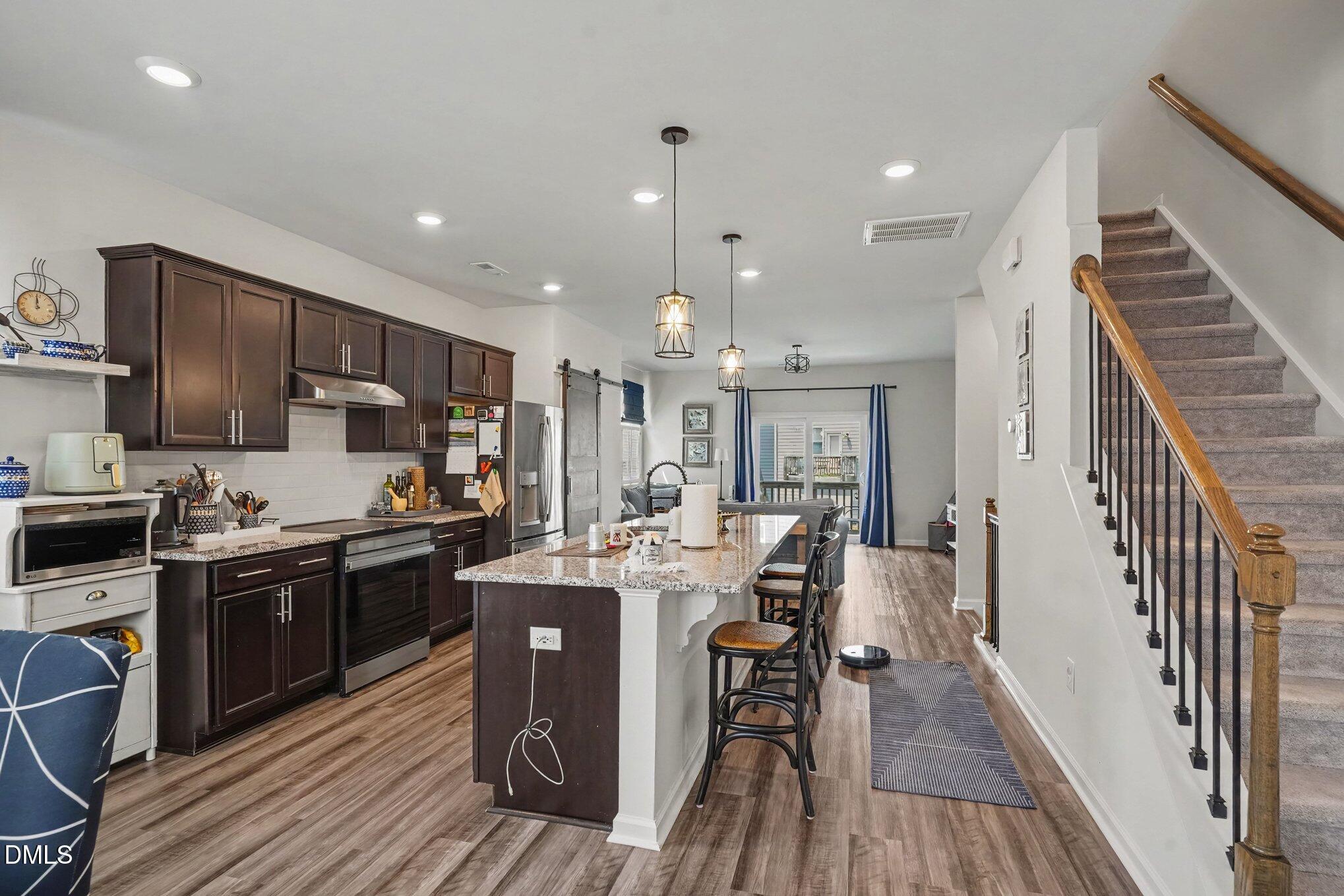 5925 Illuminate Avenue Property Photo 15