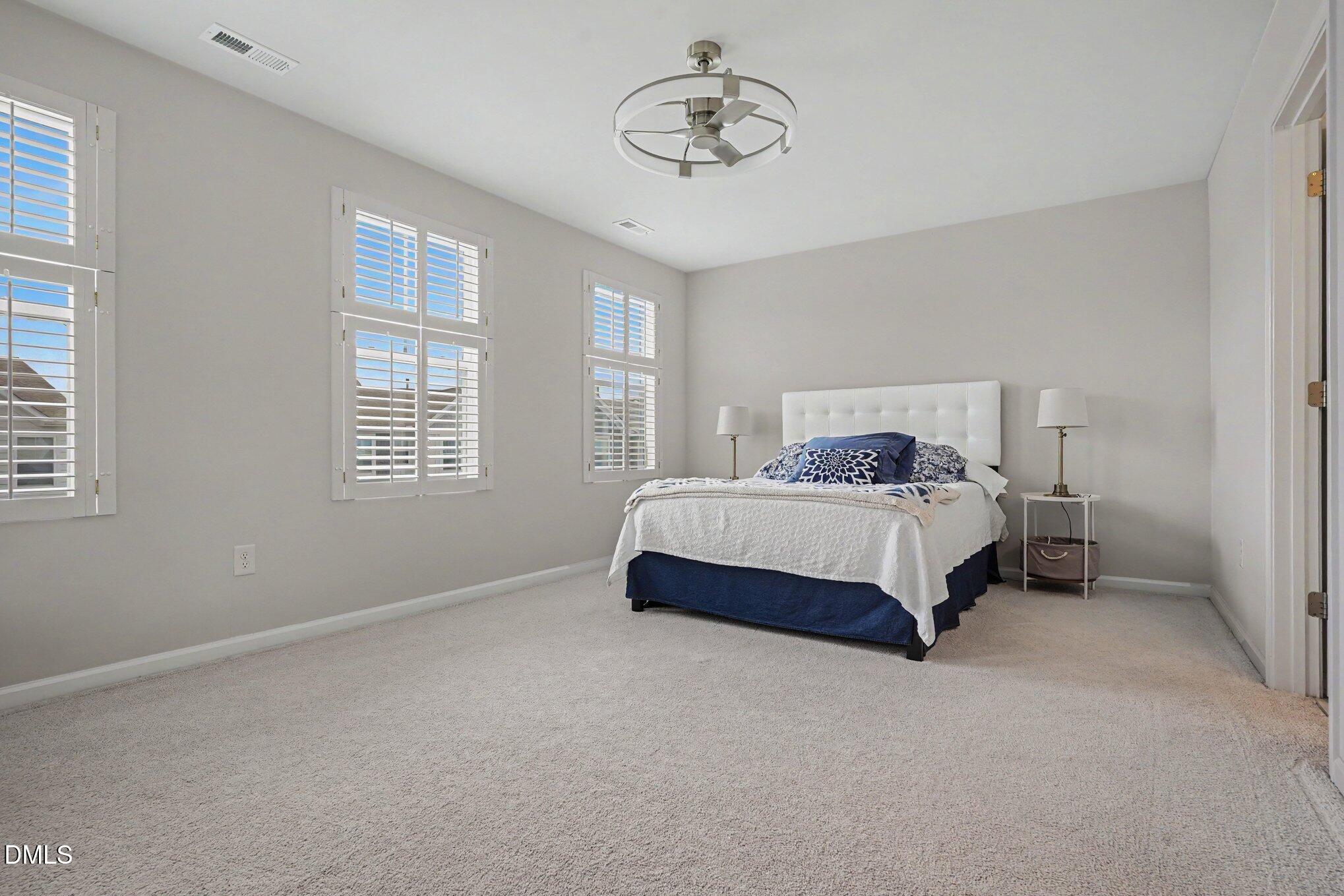 5925 Illuminate Avenue Property Photo 16