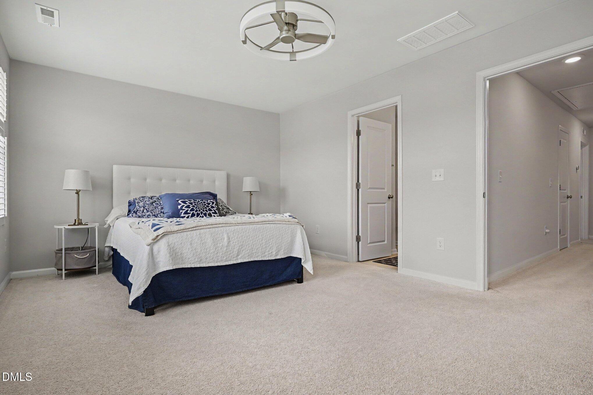 5925 Illuminate Avenue Property Photo 17