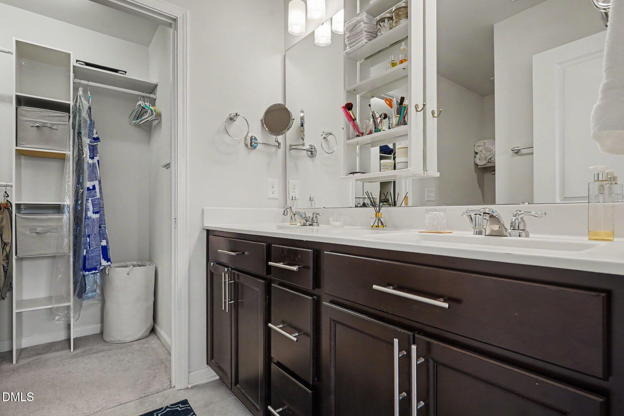 5925 Illuminate Avenue Property Photo 18