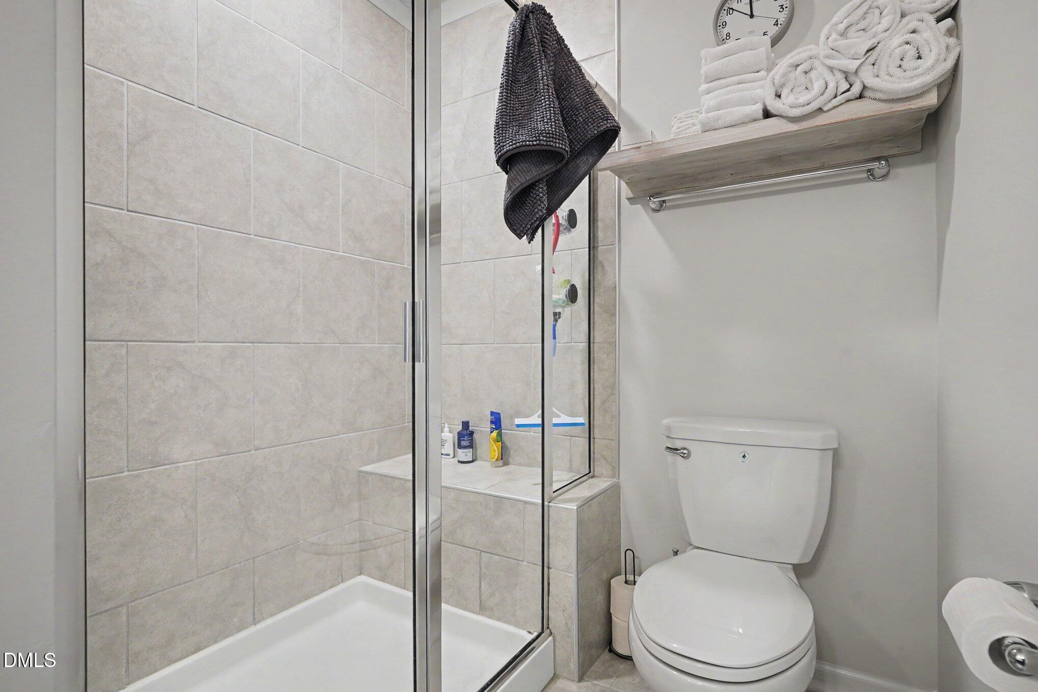 5925 Illuminate Avenue Property Photo 20