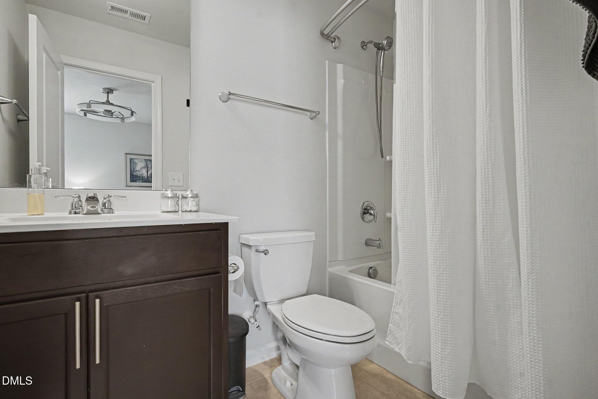 5925 Illuminate Avenue Property Photo 22