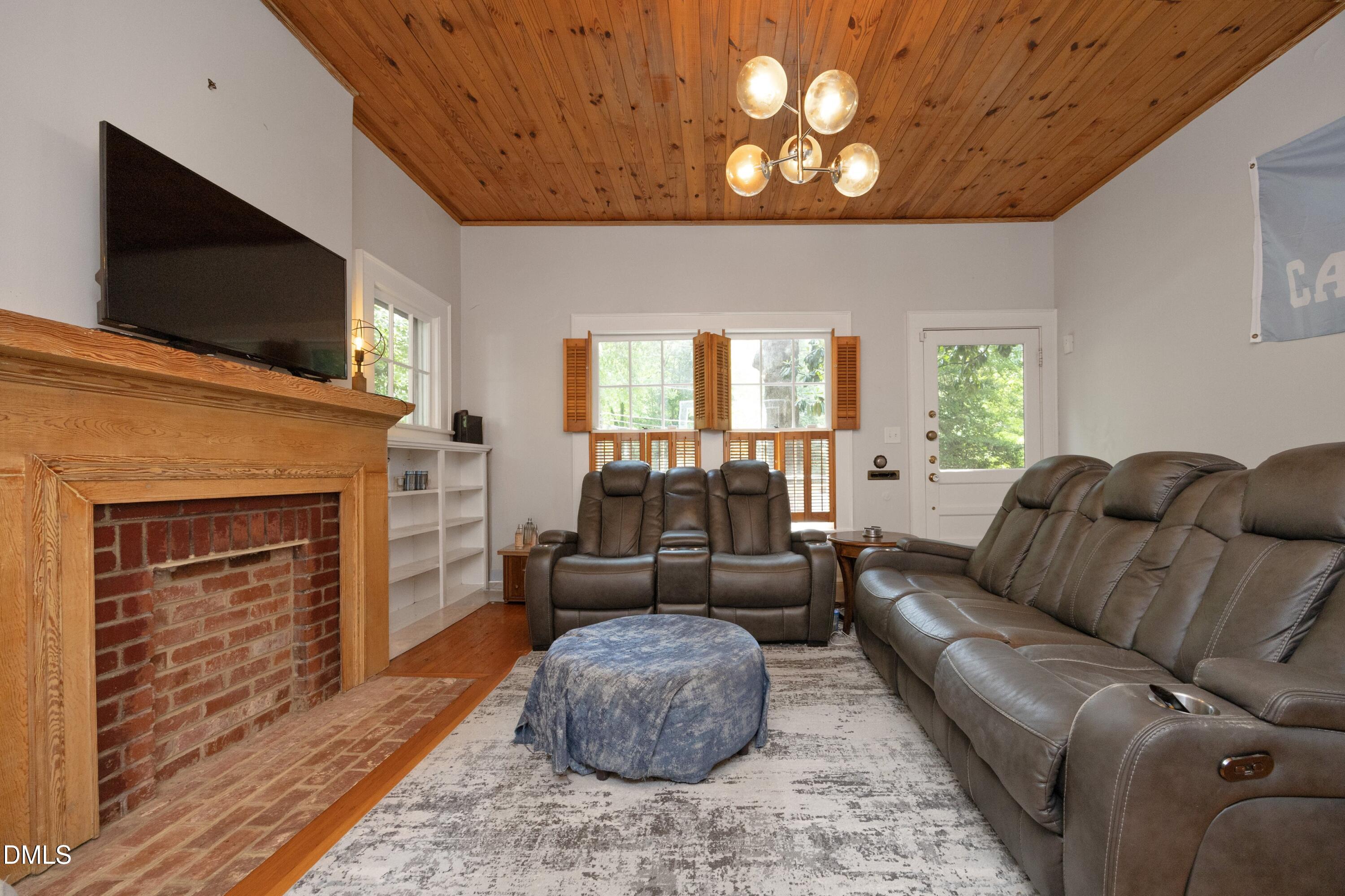 304 Mccauley Street Property Photo 7