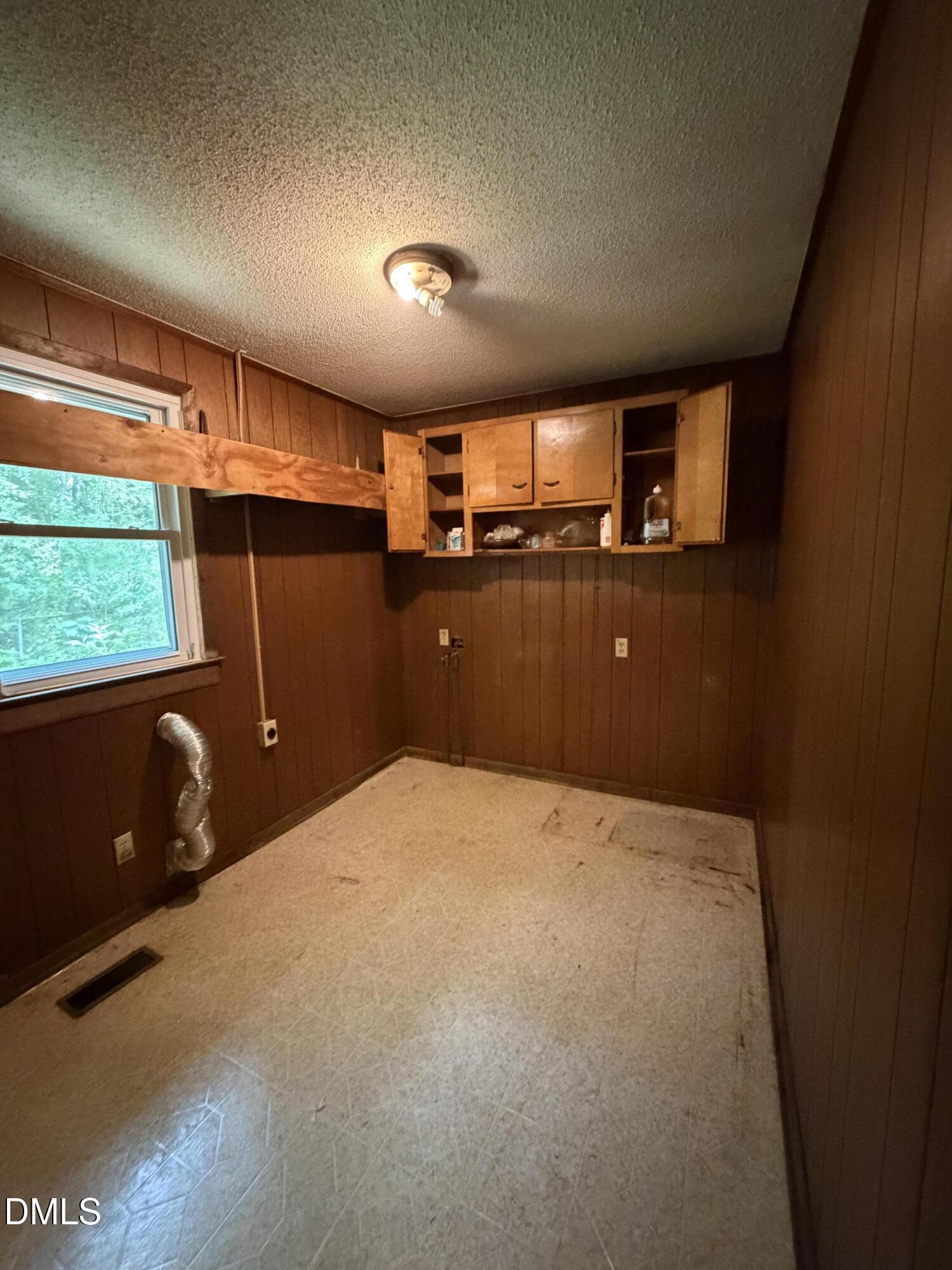 857 Newcombe Road Property Photo 2